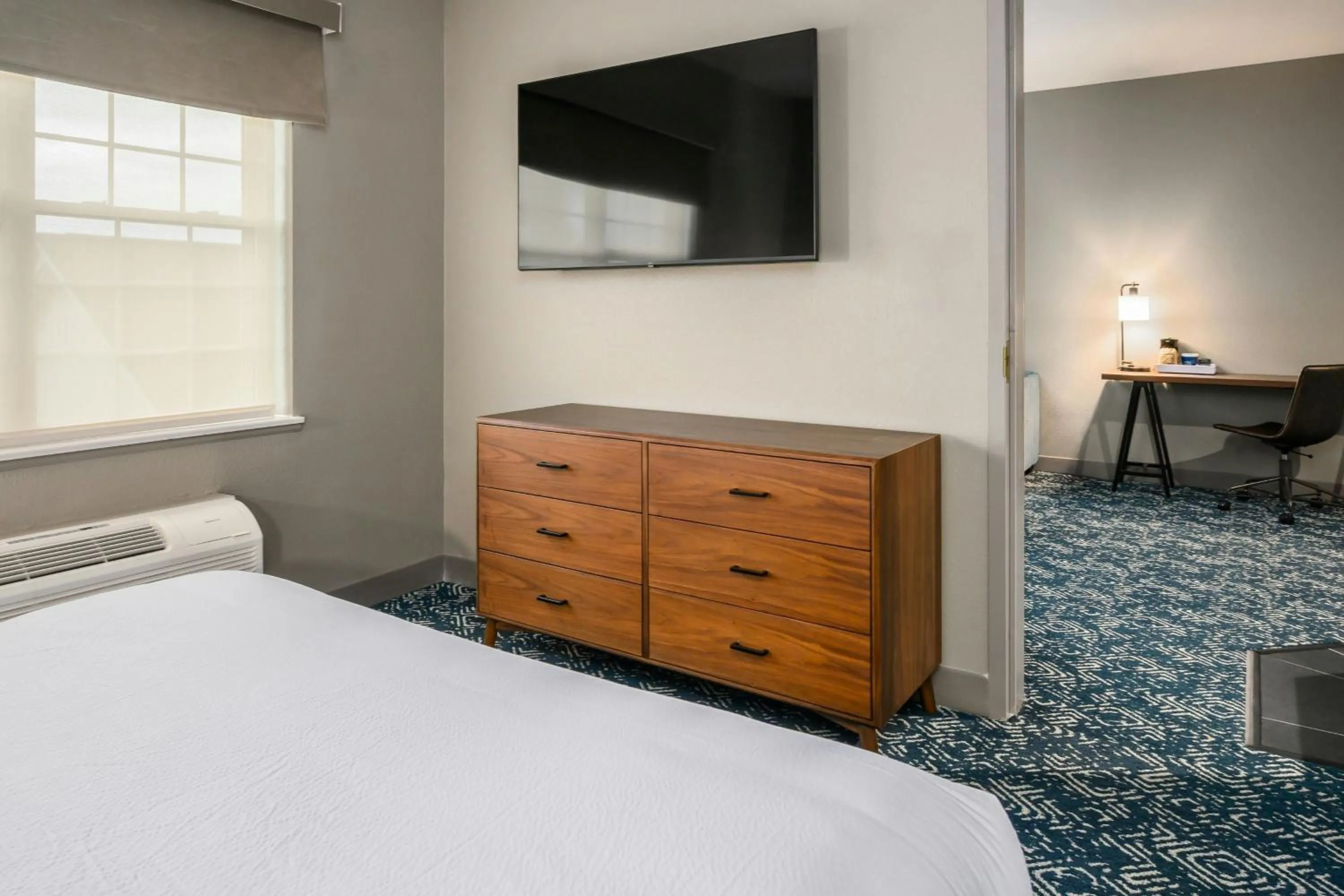 Bedroom, Bed in Four Points by Sheraton Bedford Manchester Airport