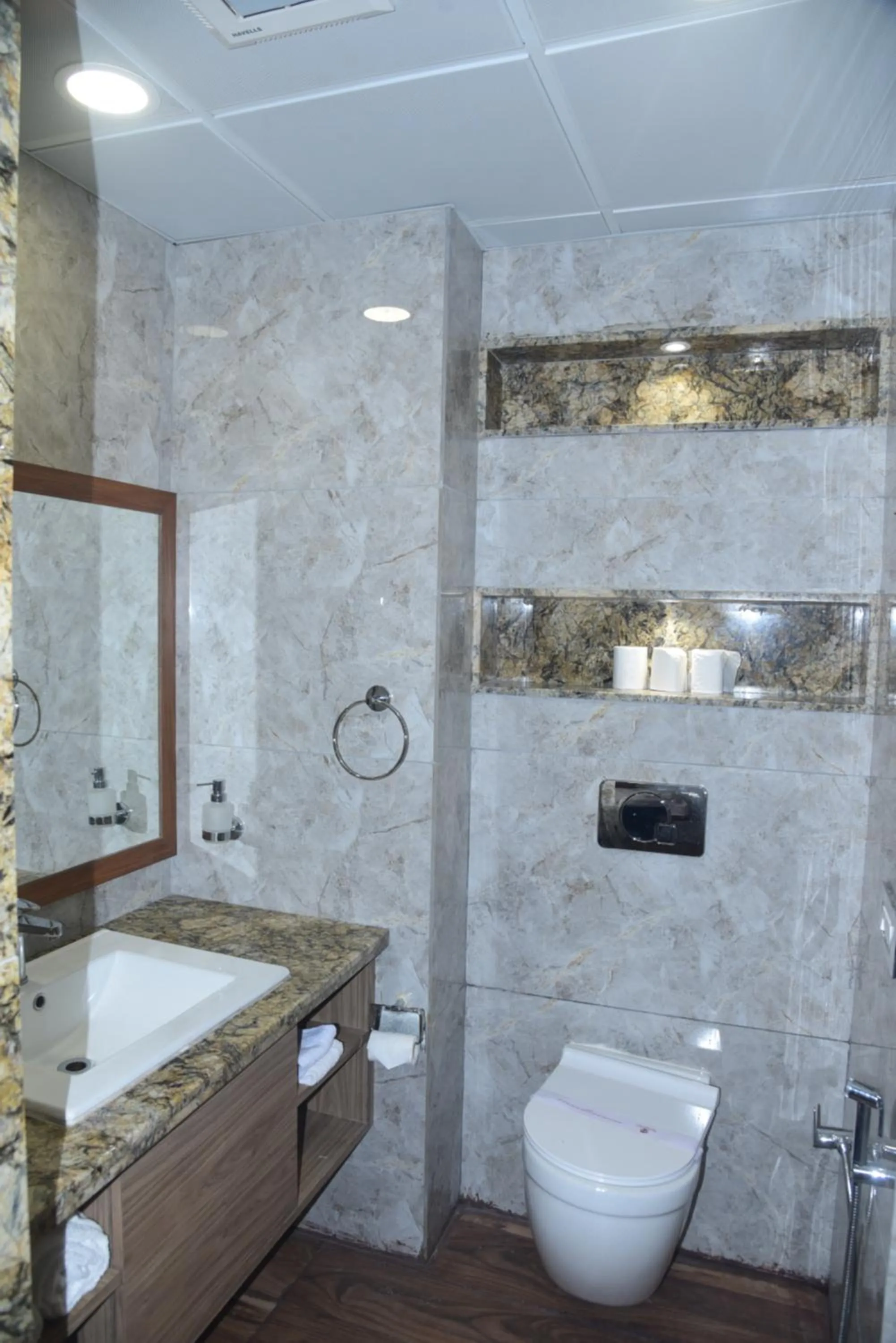 Toilet in Indo Hokke Hotel