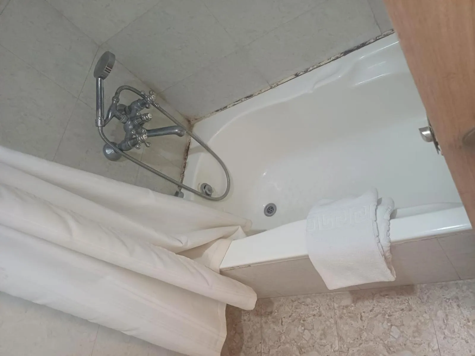 Bath in Indo Hokke Hotel