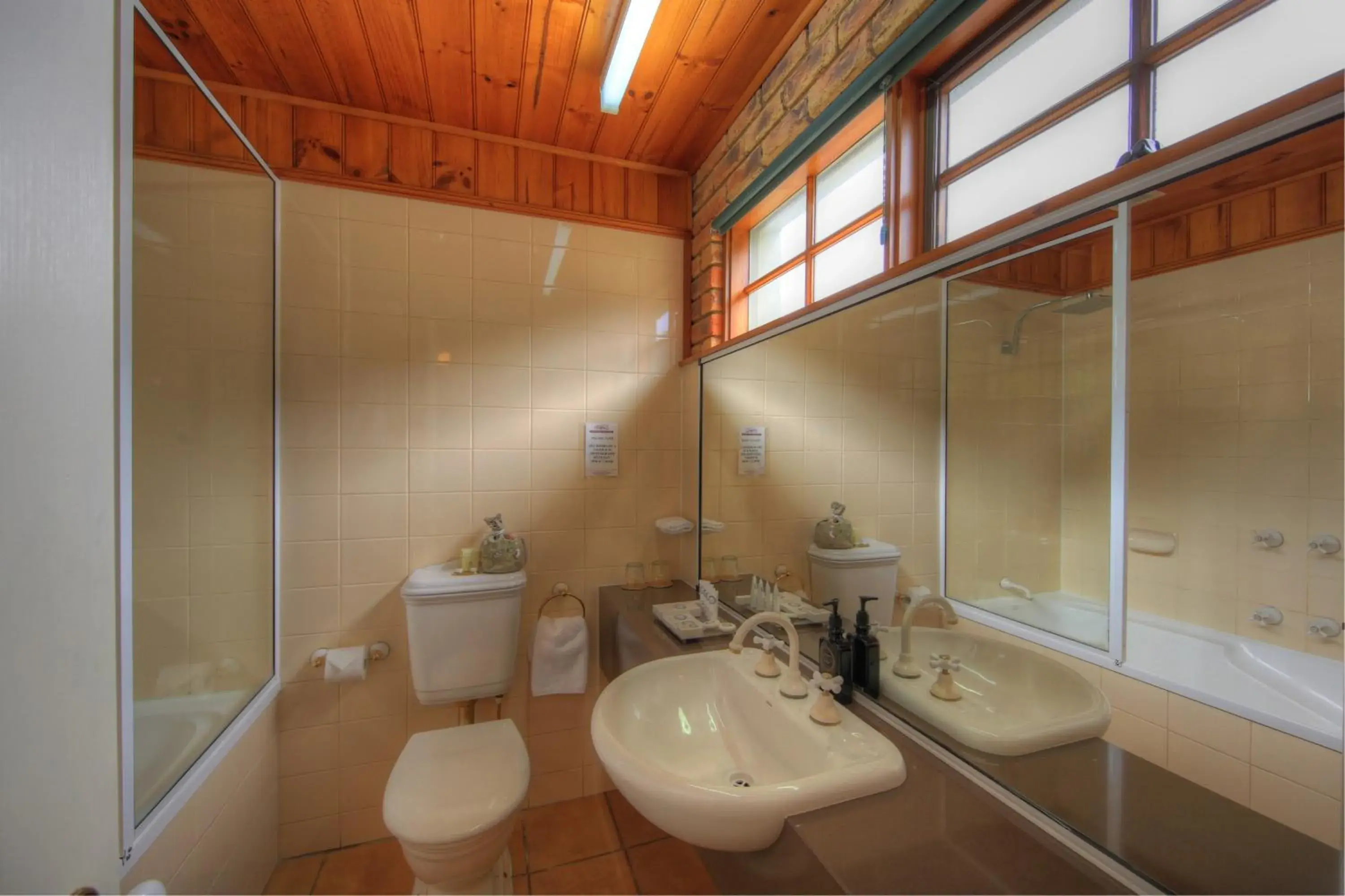 King Studio in Stanley Village Waterfront Accommodation King Studio in Stanley Village Waterfront Accommodation