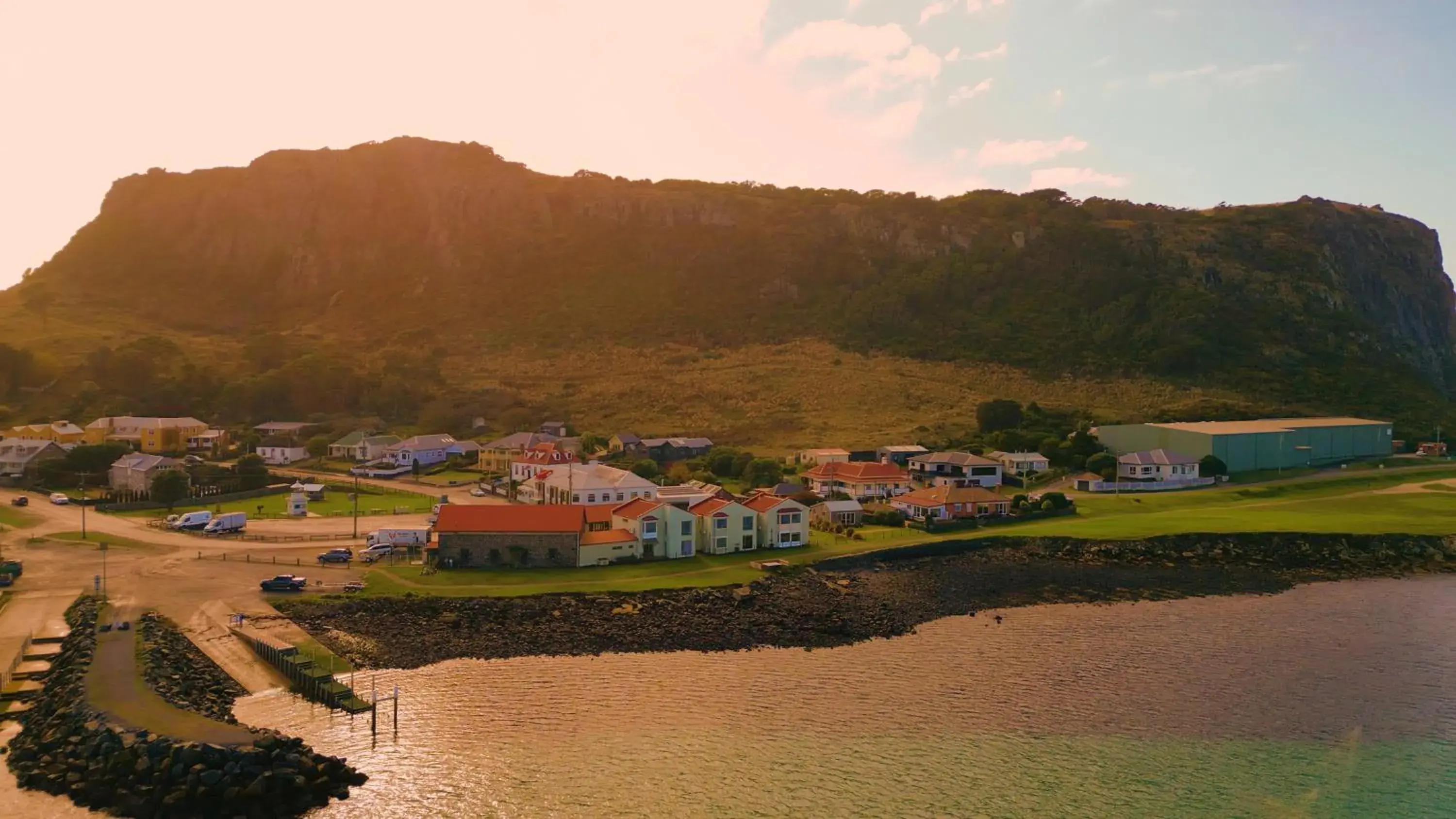 Queen Studio in Stanley Village Waterfront Accommodation Queen Studio in Stanley Village Waterfront Accommodation