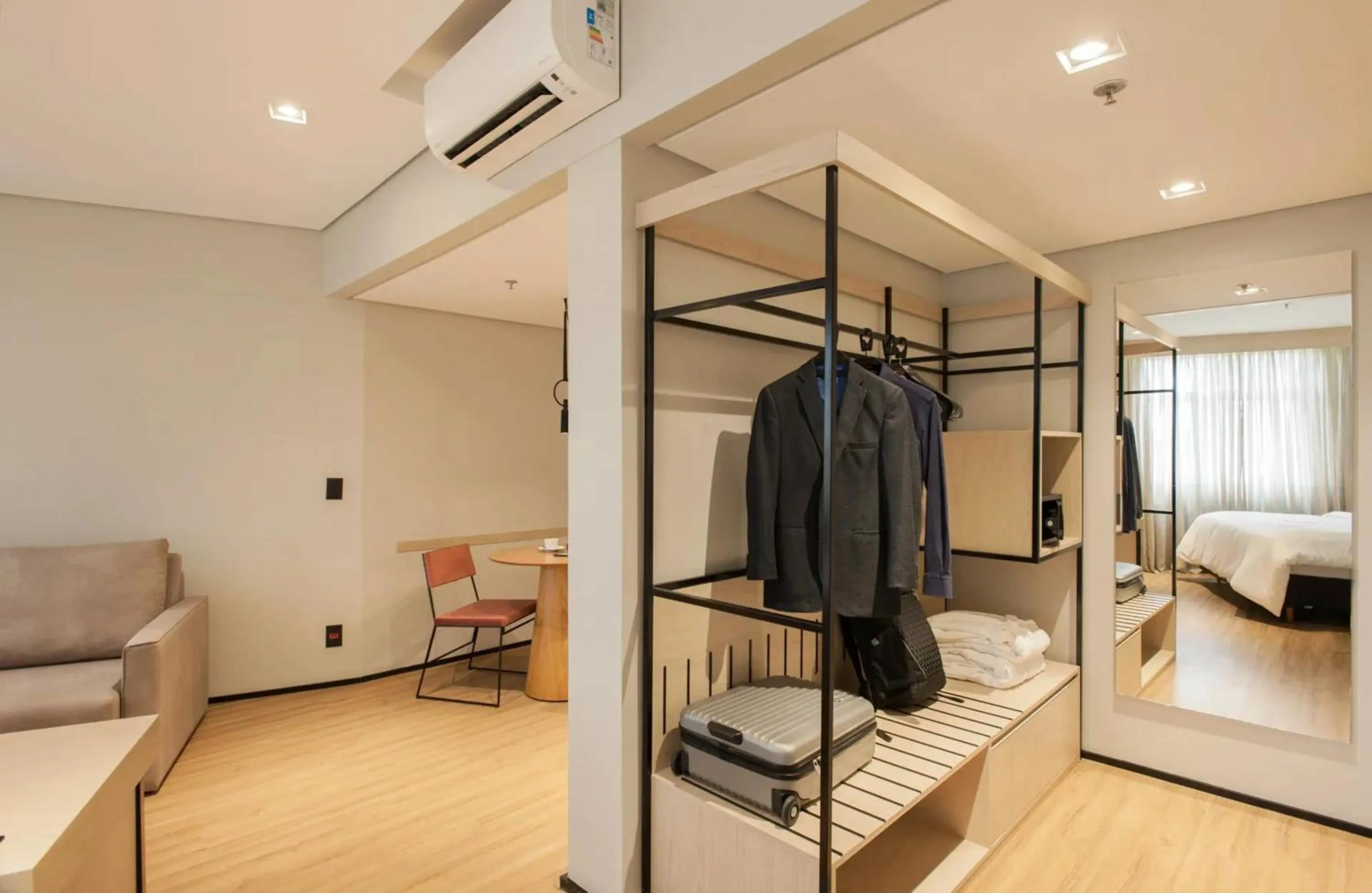 wardrobe, Bed in Intercity Porto Alegre Aeroporto