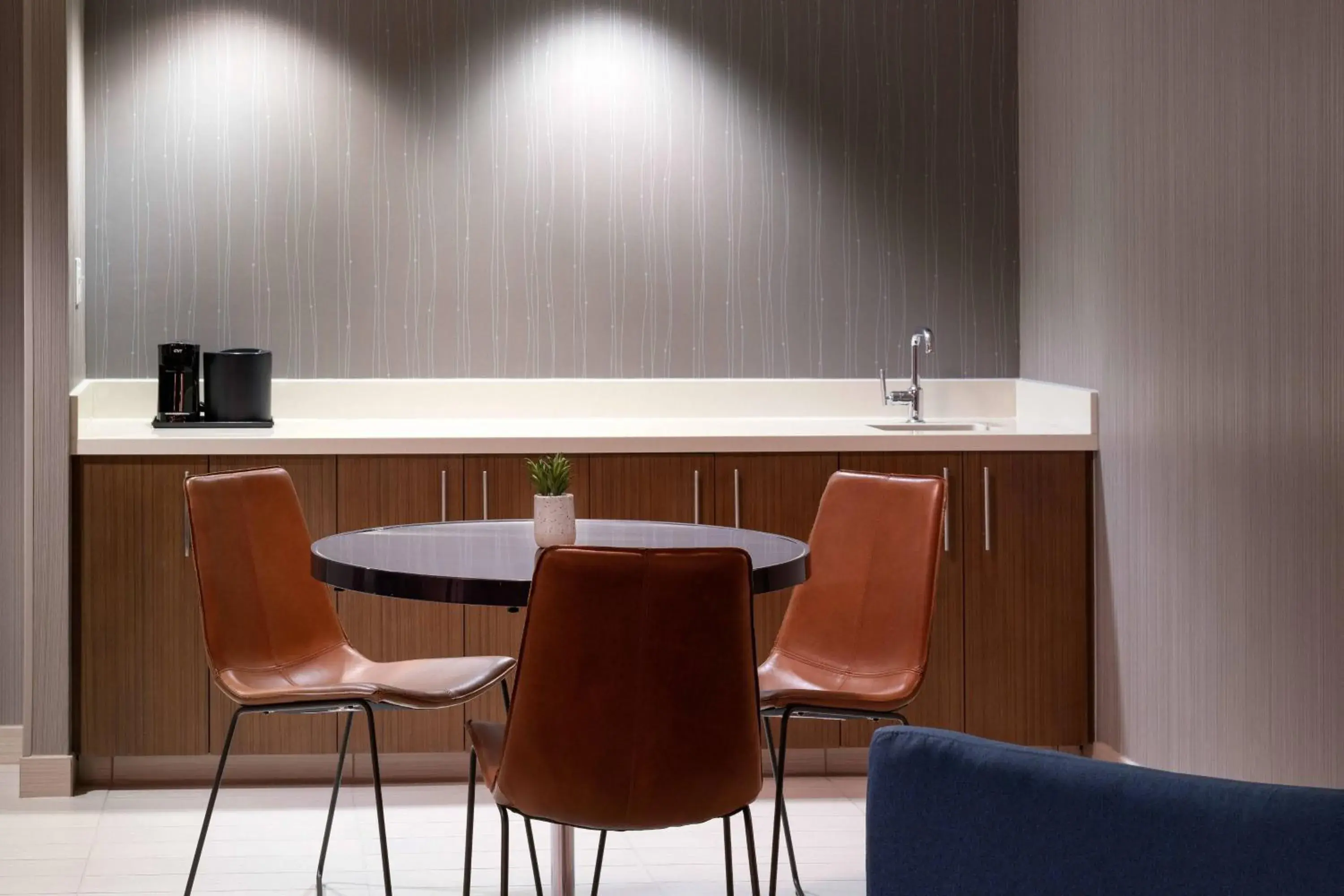 Lounge or bar in Courtyard Seattle Downtown/Lake Union Lounge or bar in Courtyard Seattle Downtown/Lake Union