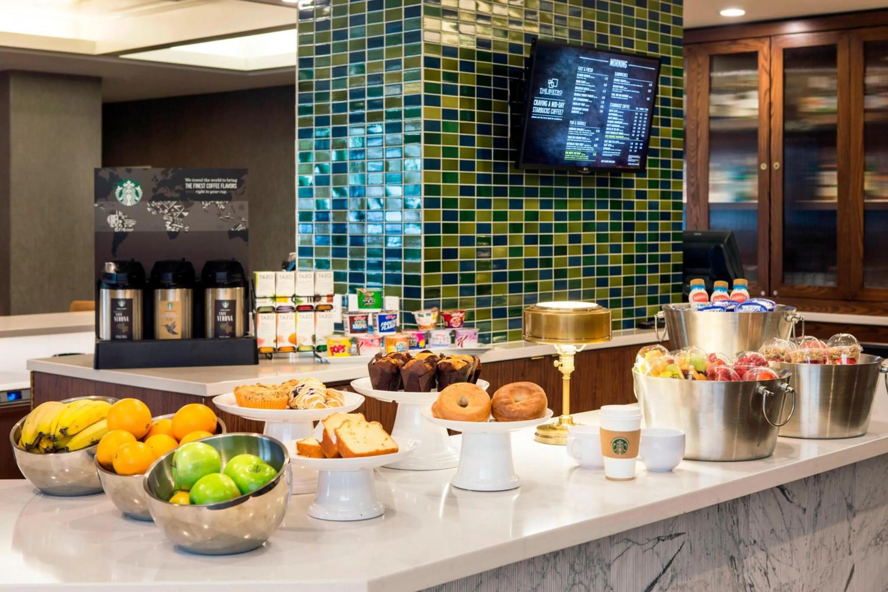 Breakfast in Courtyard Seattle Downtown/Lake Union