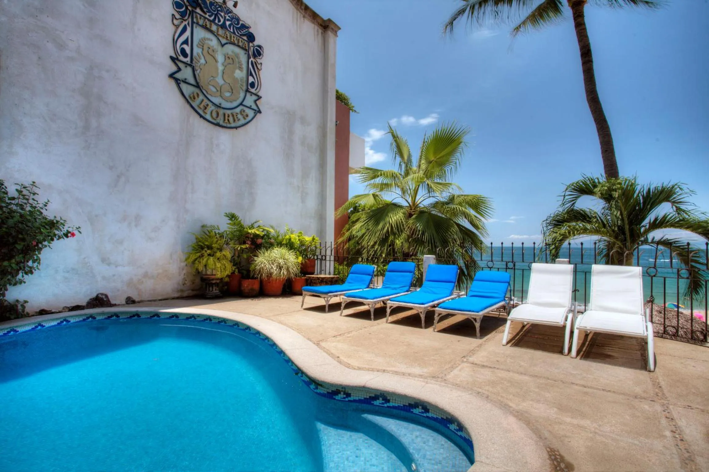 Swimming pool in Vallarta Shores Beach Hotel