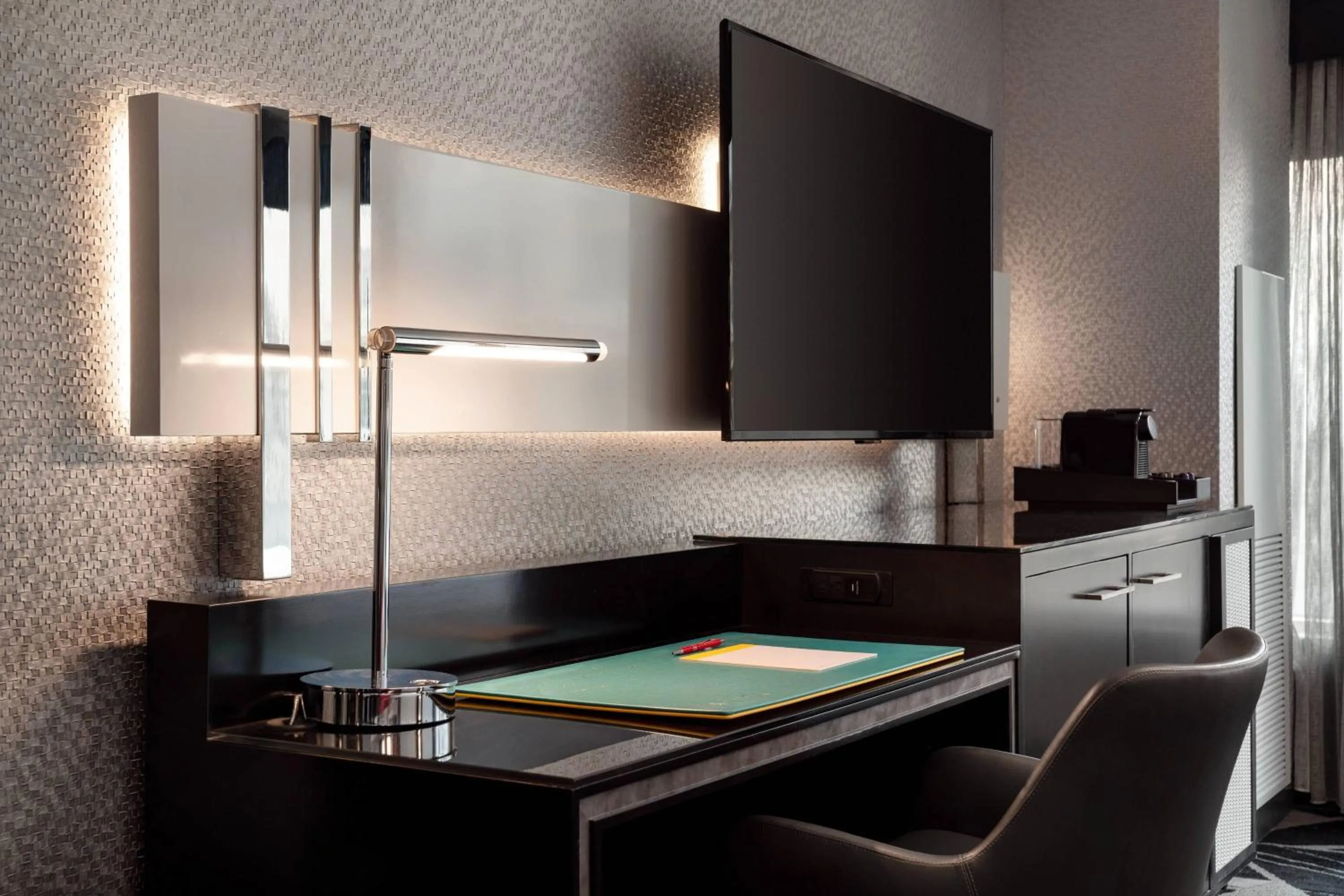 Photo of the whole room in The Clancy, Autograph Collection