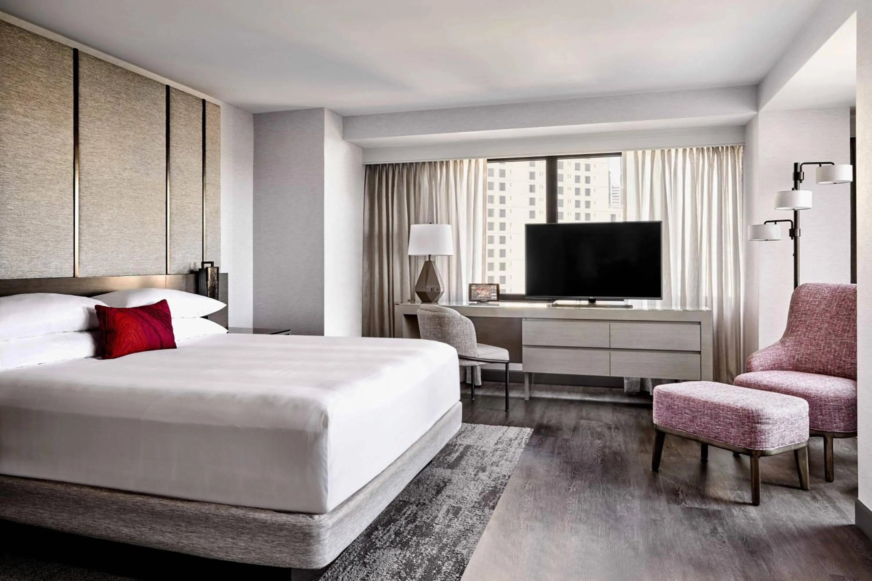 Photo of the whole room, Bed in San Francisco Marriott Marquis Union Square