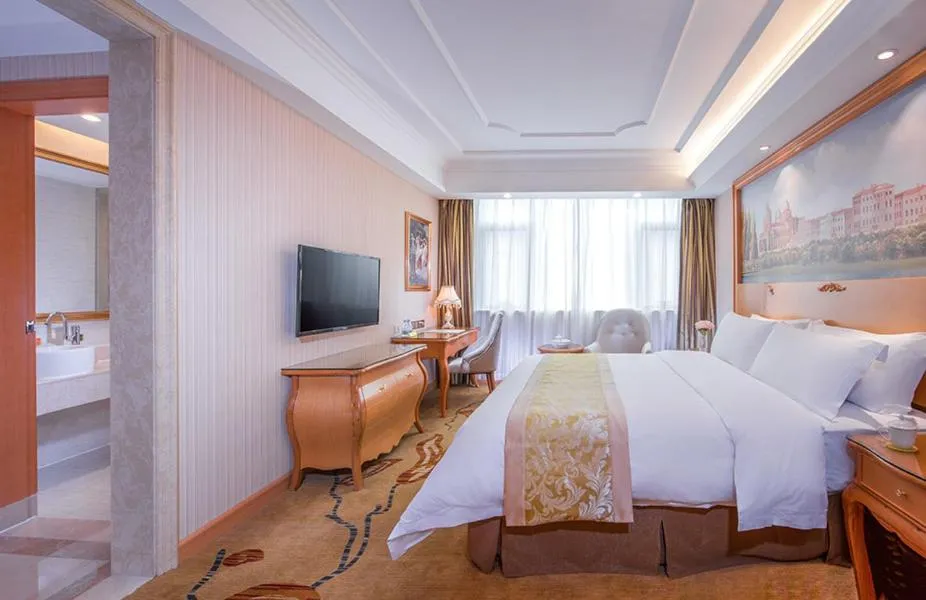 Bed in Vienna International Hotel Puning International Commodity City