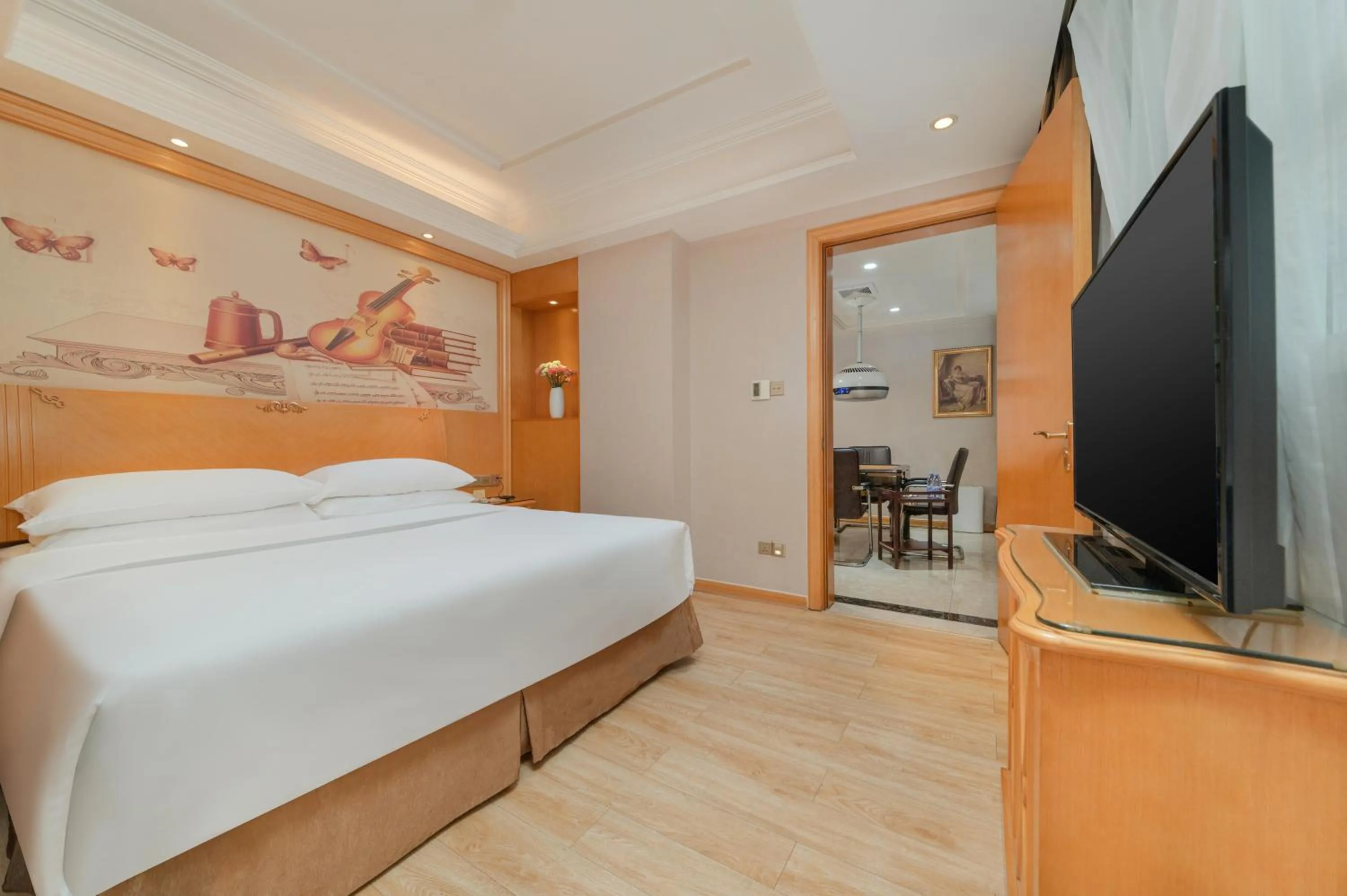 Bedroom, Bed in Vienna Hotel Shenzhen Fuyong Subway Station