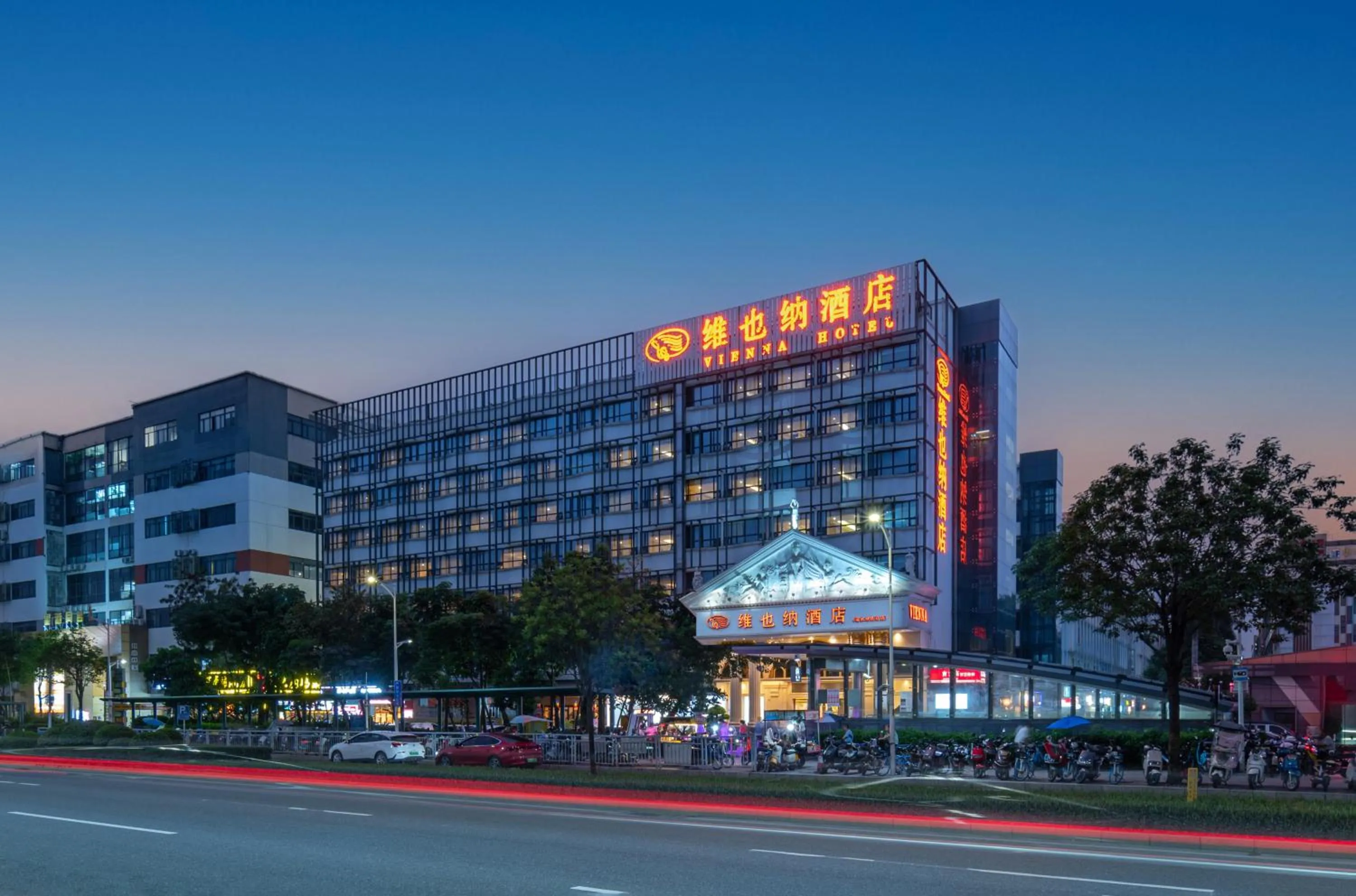 Property building in Vienna Hotel Shenzhen Fuyong Subway Station
