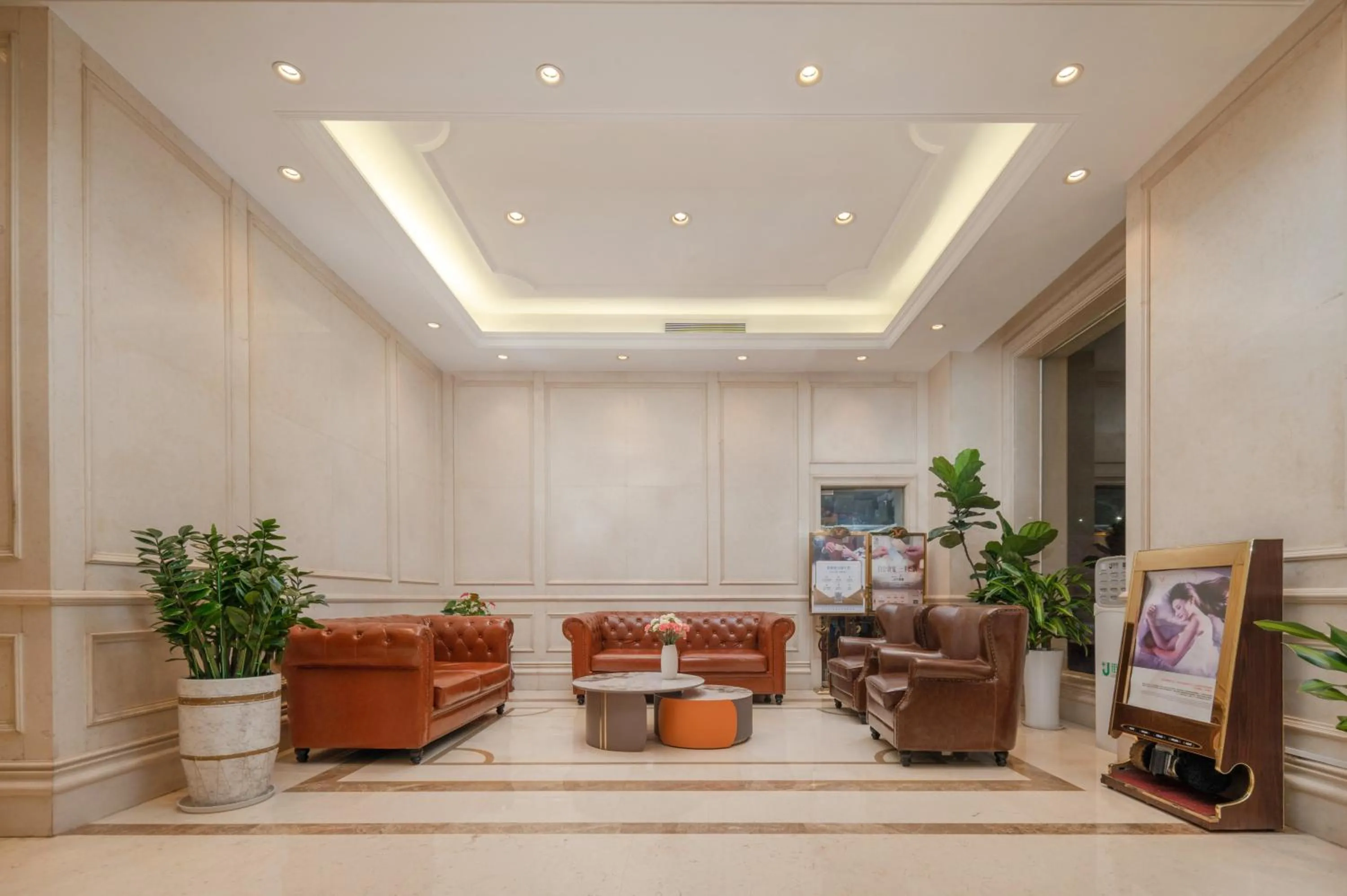 Lobby or reception in Vienna Hotel Shenzhen Fuyong Subway Station