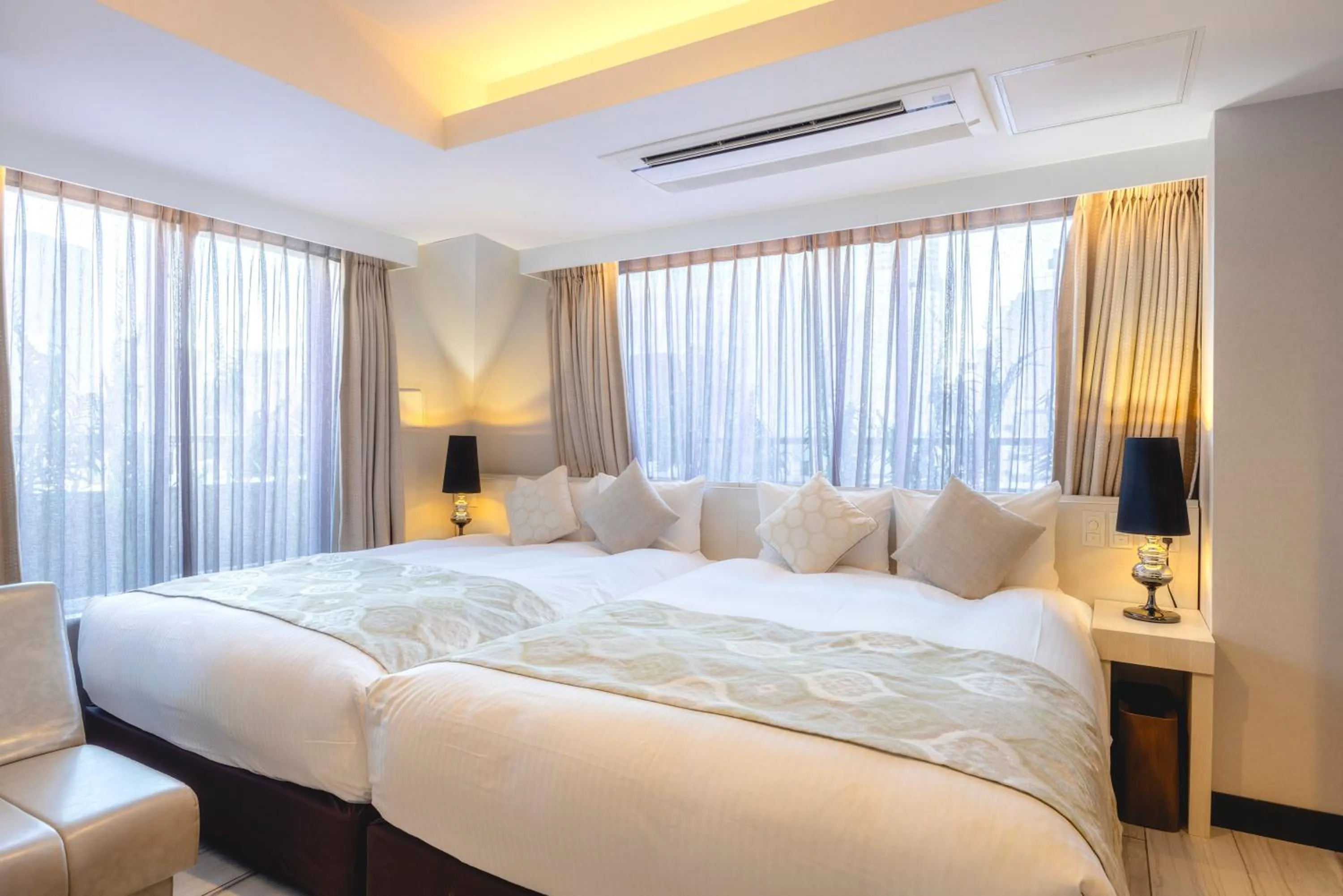 Photo of the whole room, Bed in The Centurion Classic Akasaka