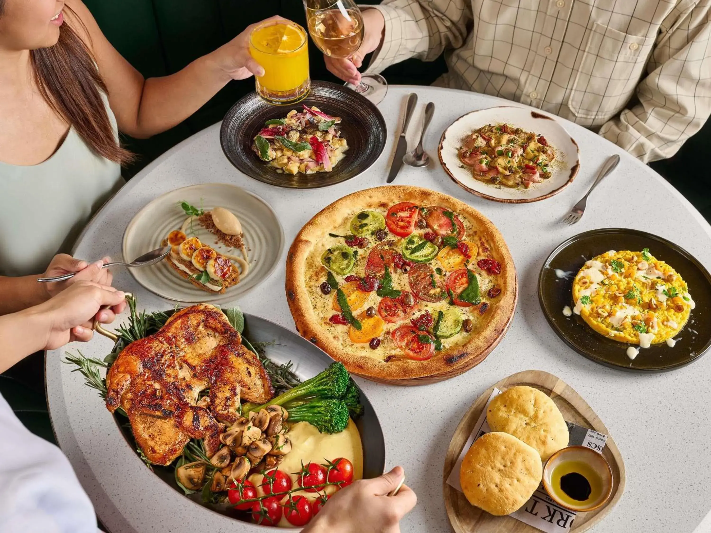 Restaurant/places to eat in Fairmont Singapore Restaurant/places to eat in Fairmont Singapore