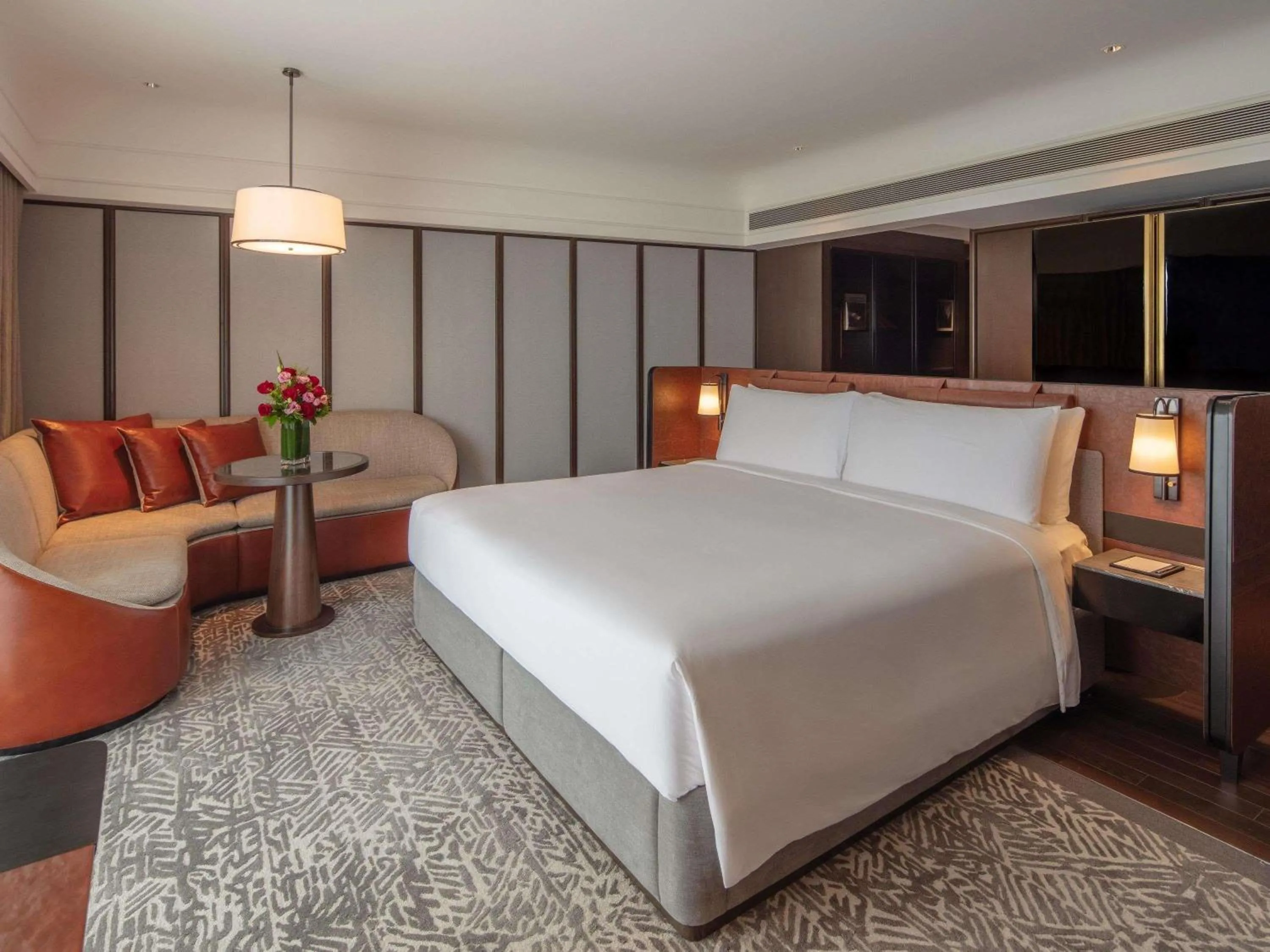 Bedroom, Bed in Fairmont Singapore