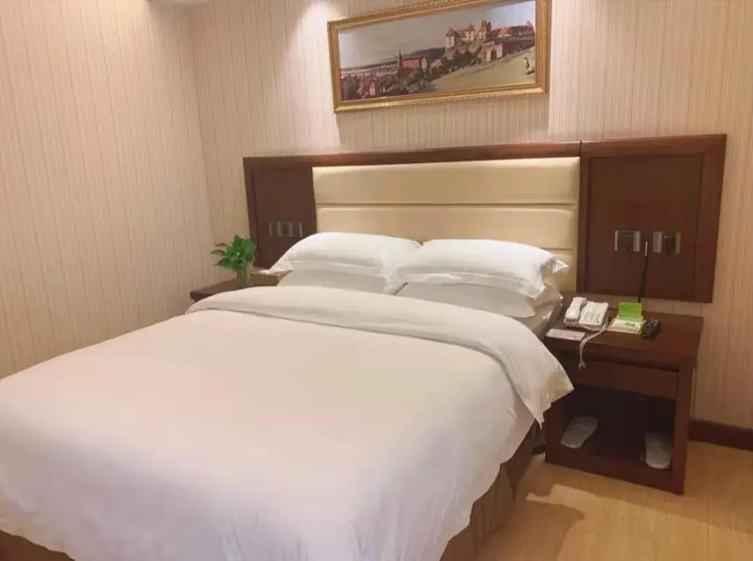 Bed in Vienna Hotel Shenzhen Gongming Bus Station Bed in Vienna Hotel Shenzhen Gongming Bus Station