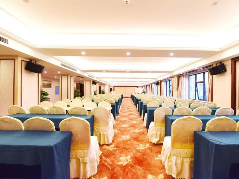 Vienna Hotel Loudi Chunyuan Pedestrian Street