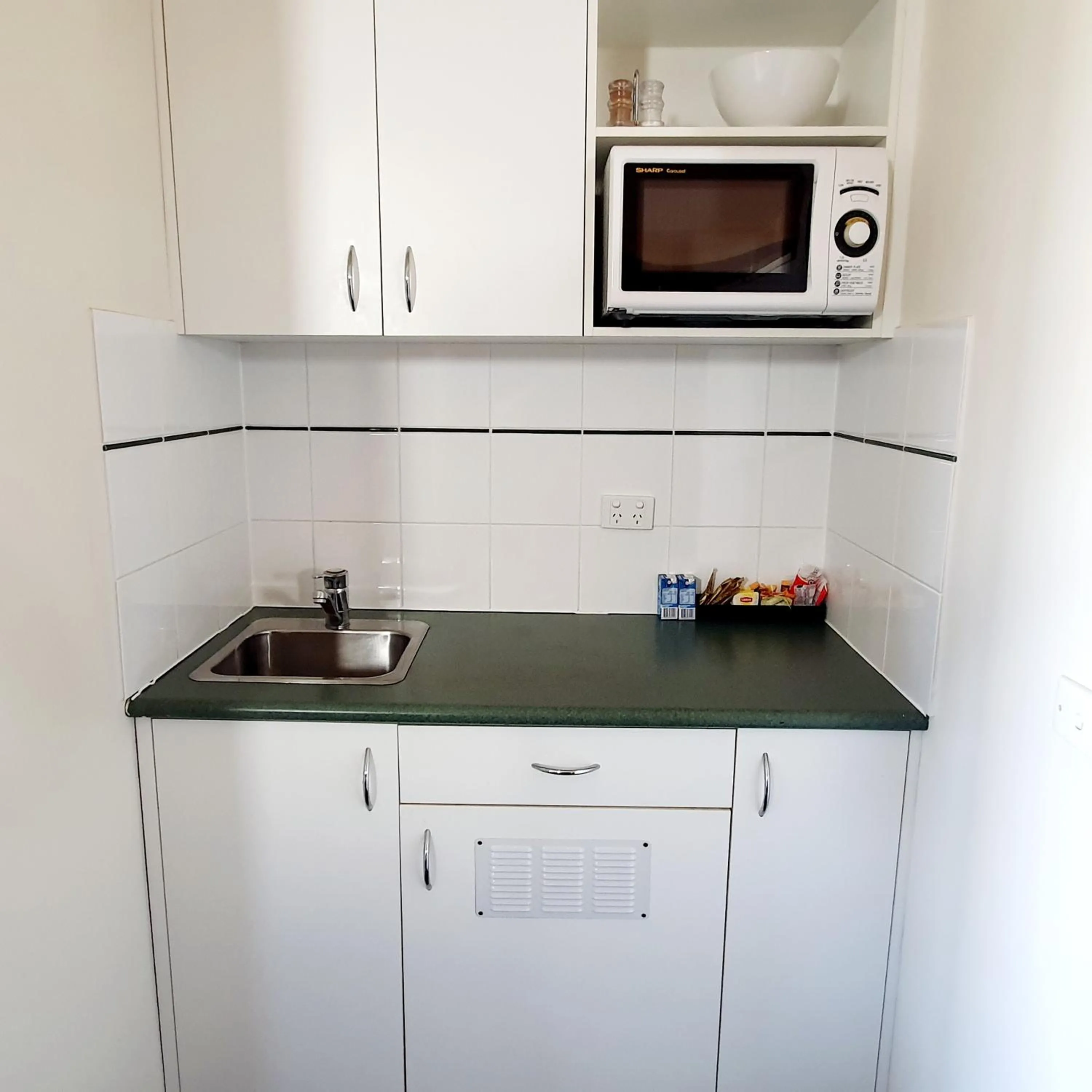 Kitchen or kitchenette in Point Lonsdale Guest House