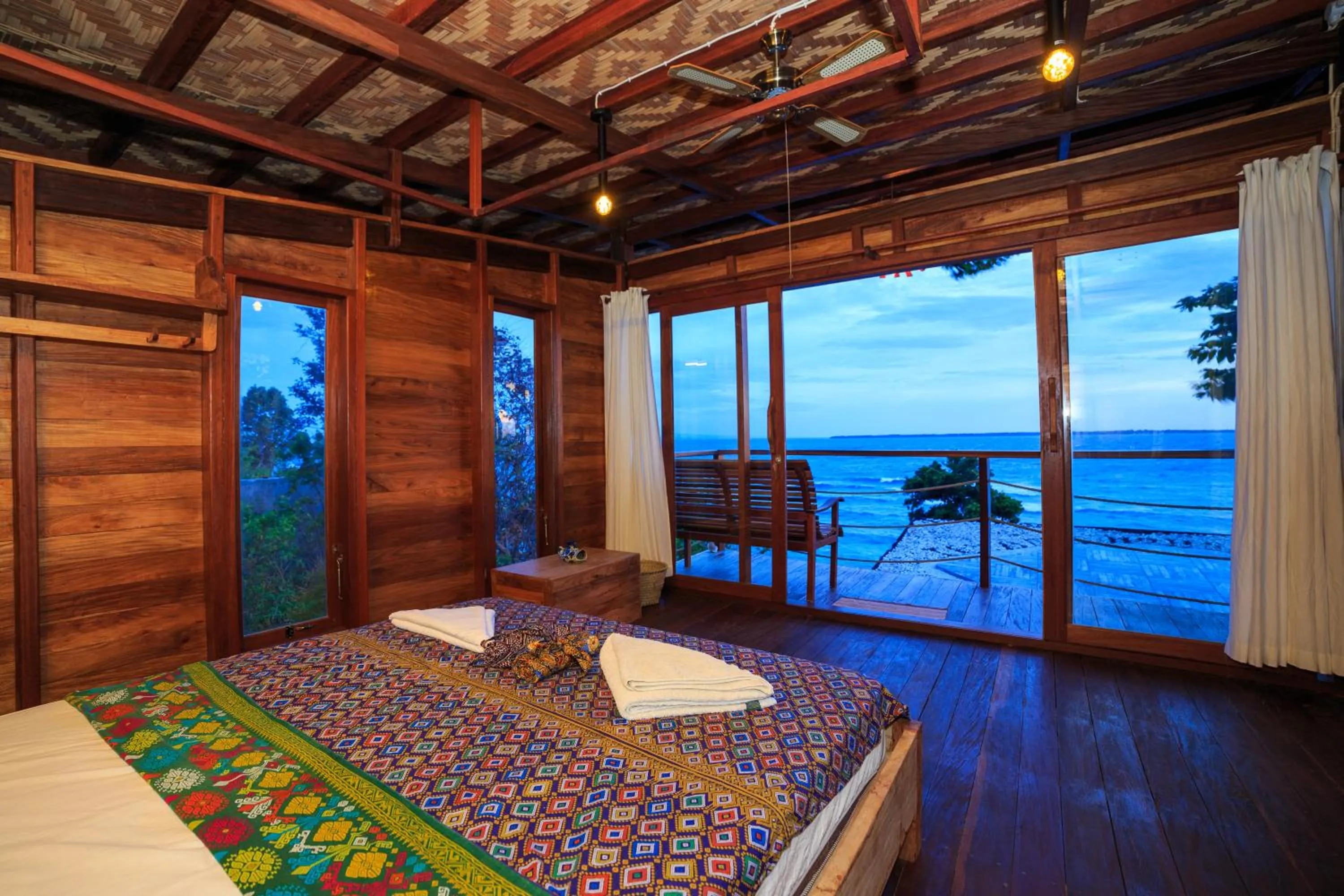 Bed in Tevana House Reef