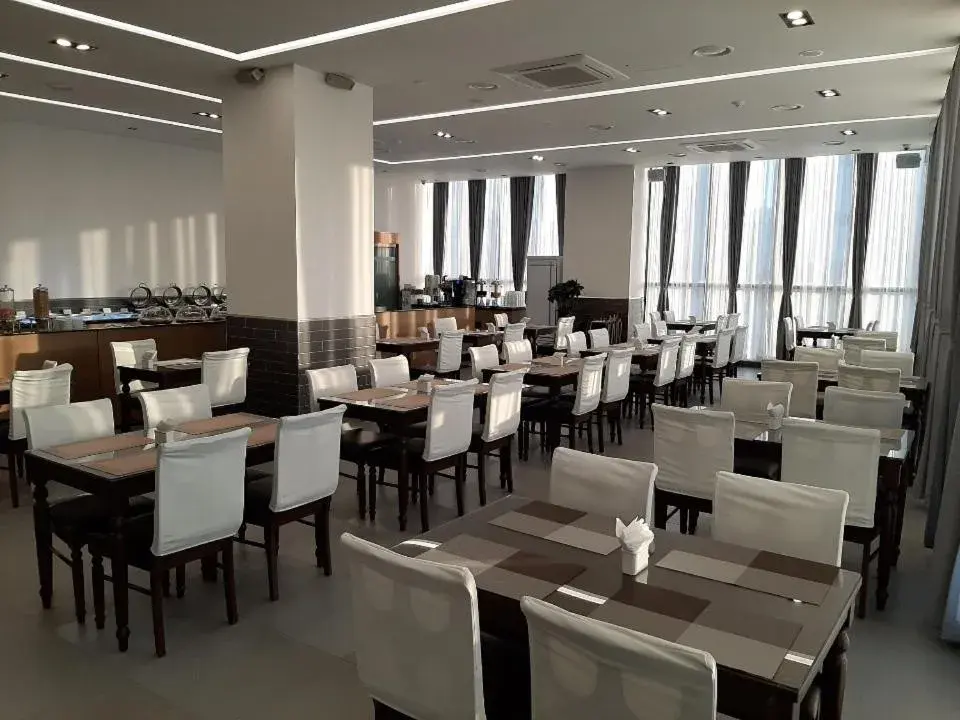 Restaurant/places to eat in Rest Hotel Restaurant/places to eat in Rest Hotel