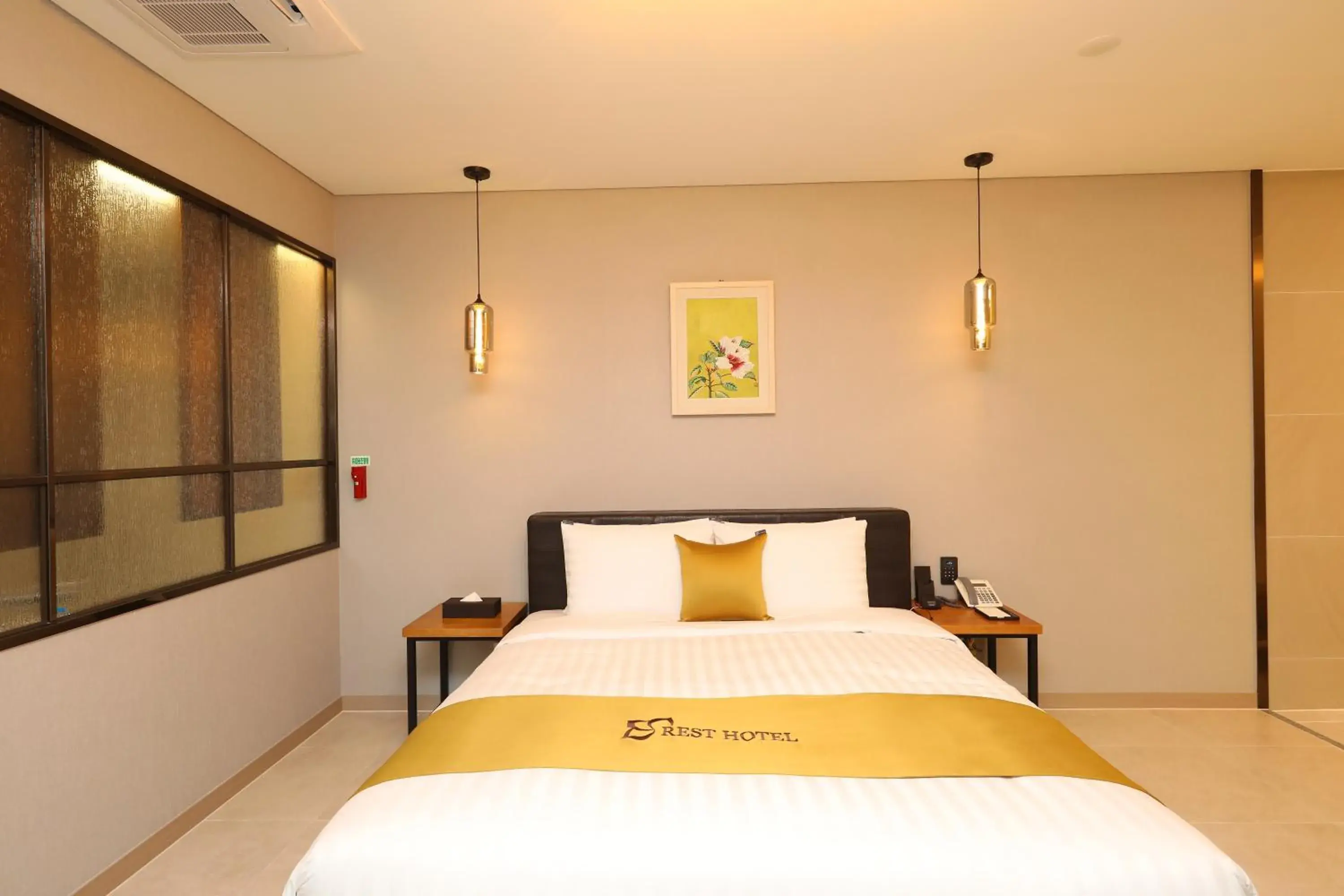 Shower, Bed in Rest Hotel Shower, Bed in Rest Hotel