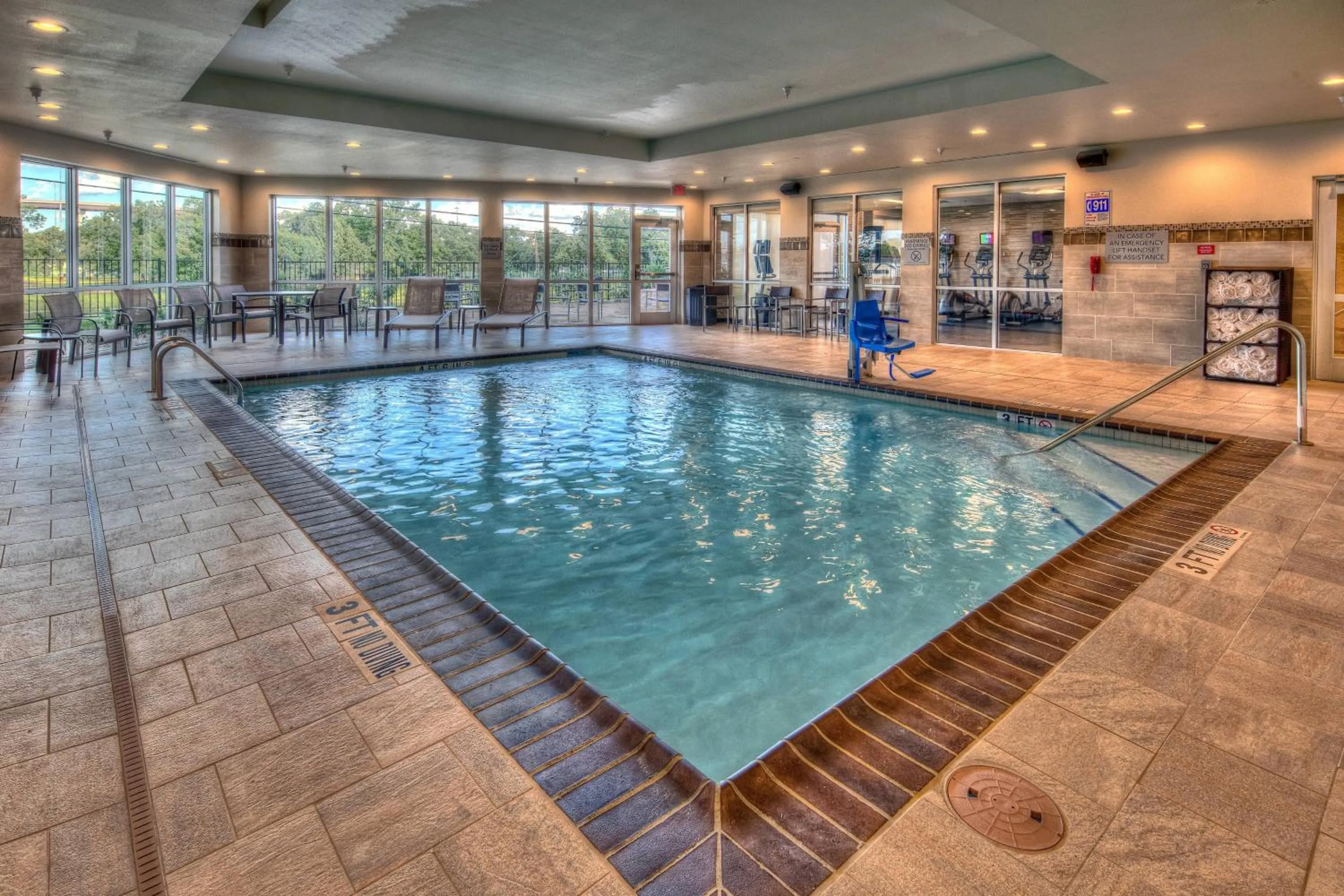 Swimming pool in Courtyard Austin by Marriott Northwest/Lakeline