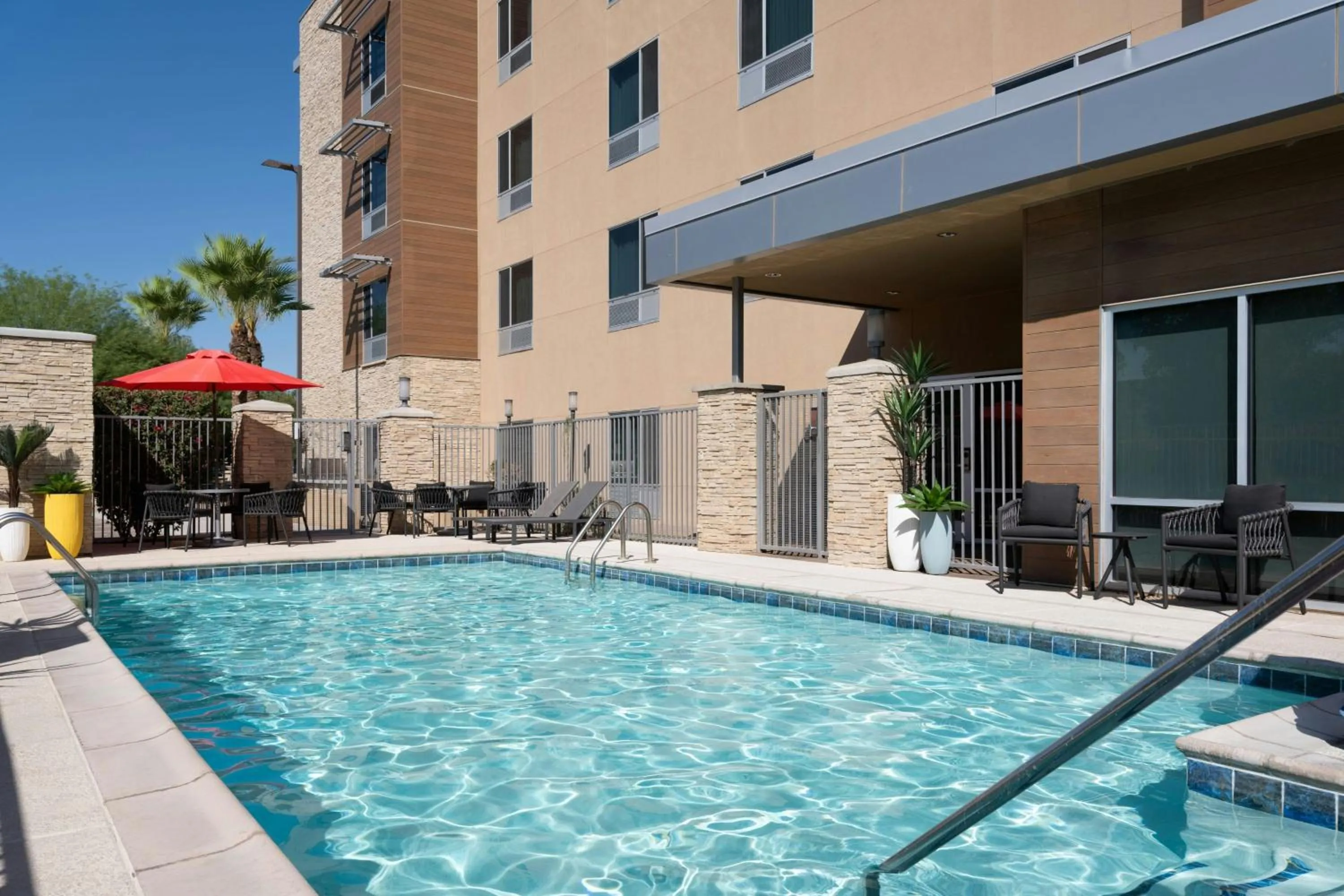 Swimming pool in TownePlace Suites by Marriott Phoenix Chandler/Fashion Center