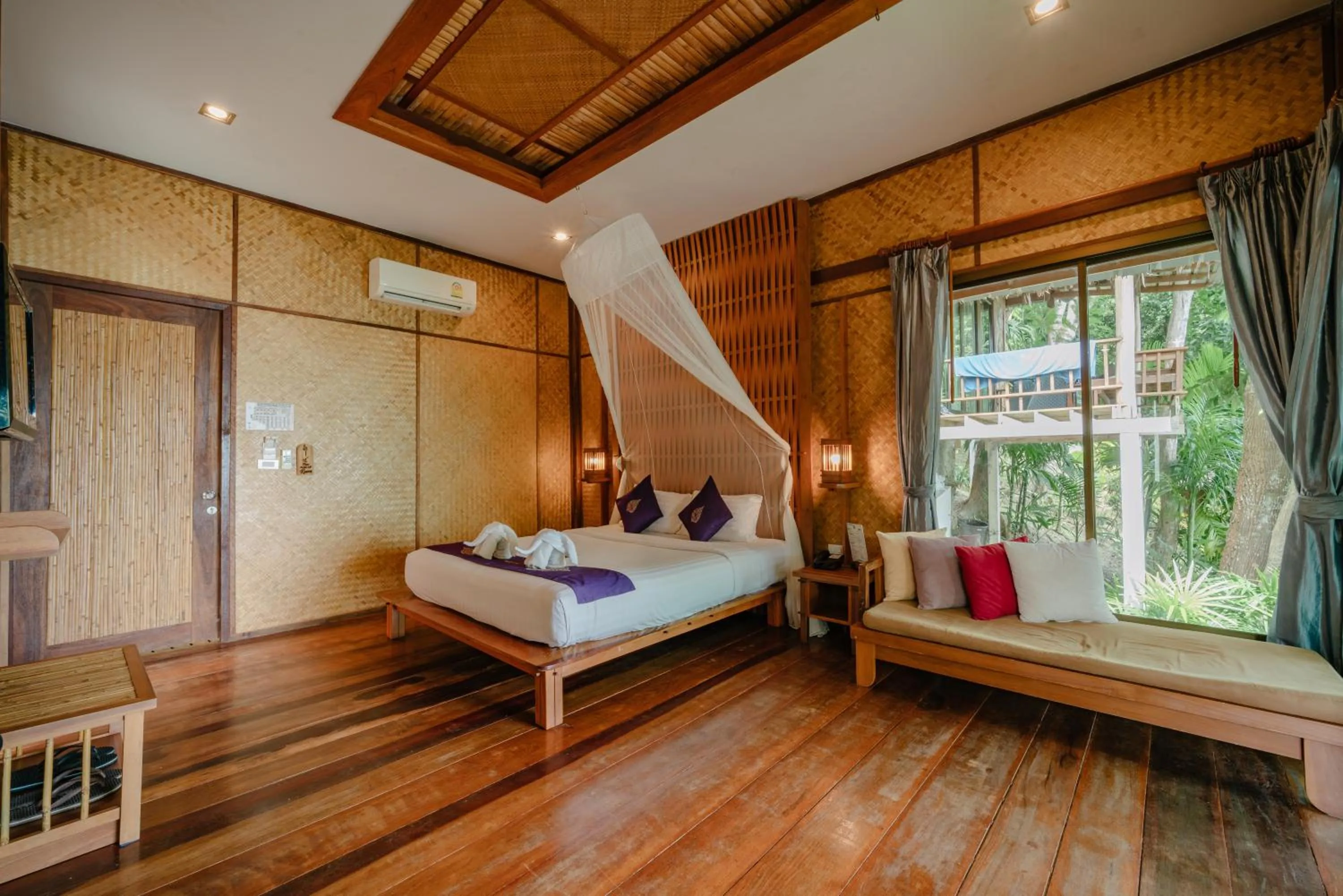 Bed in Railay Great View Resort
