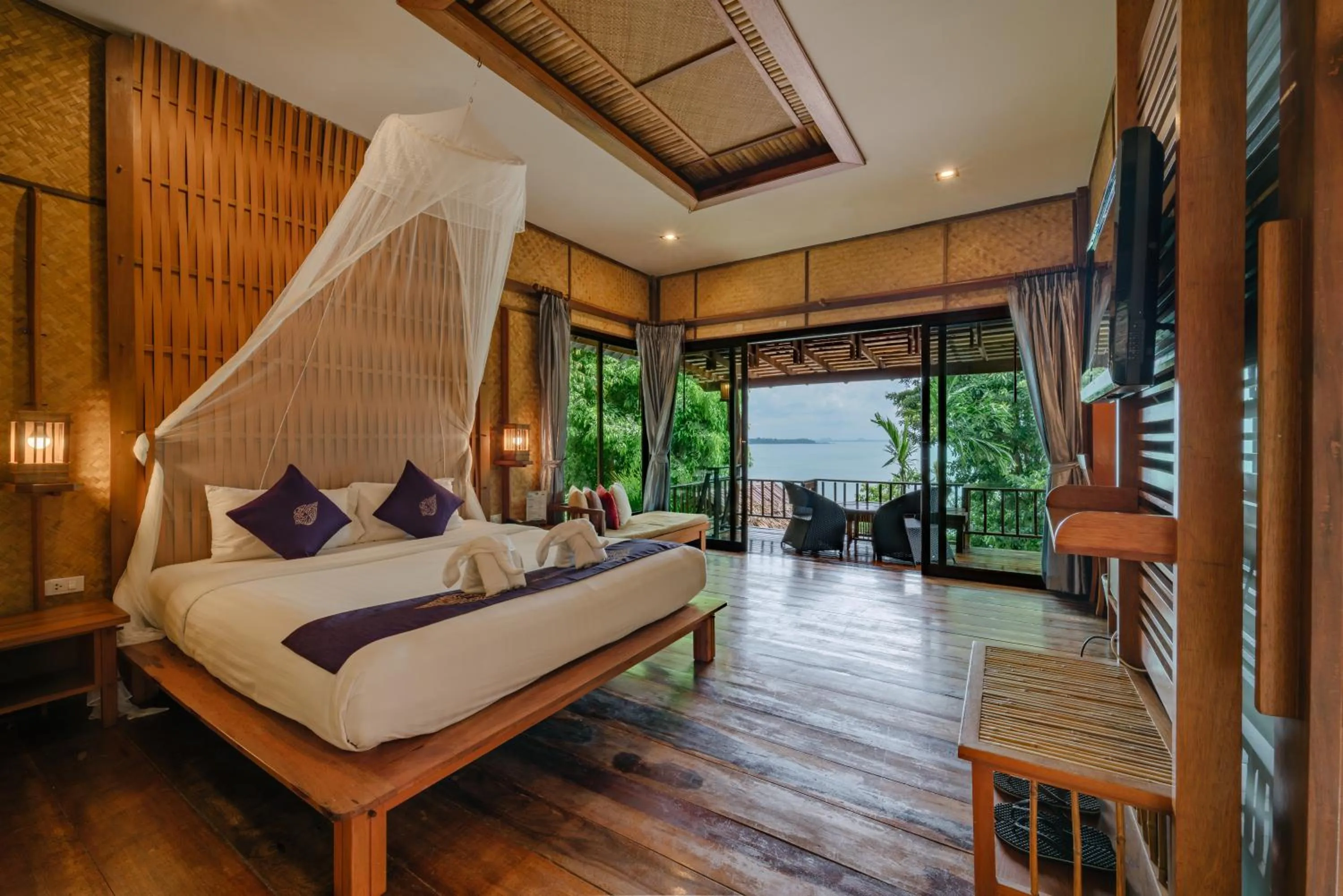 Bed in Railay Great View Resort
