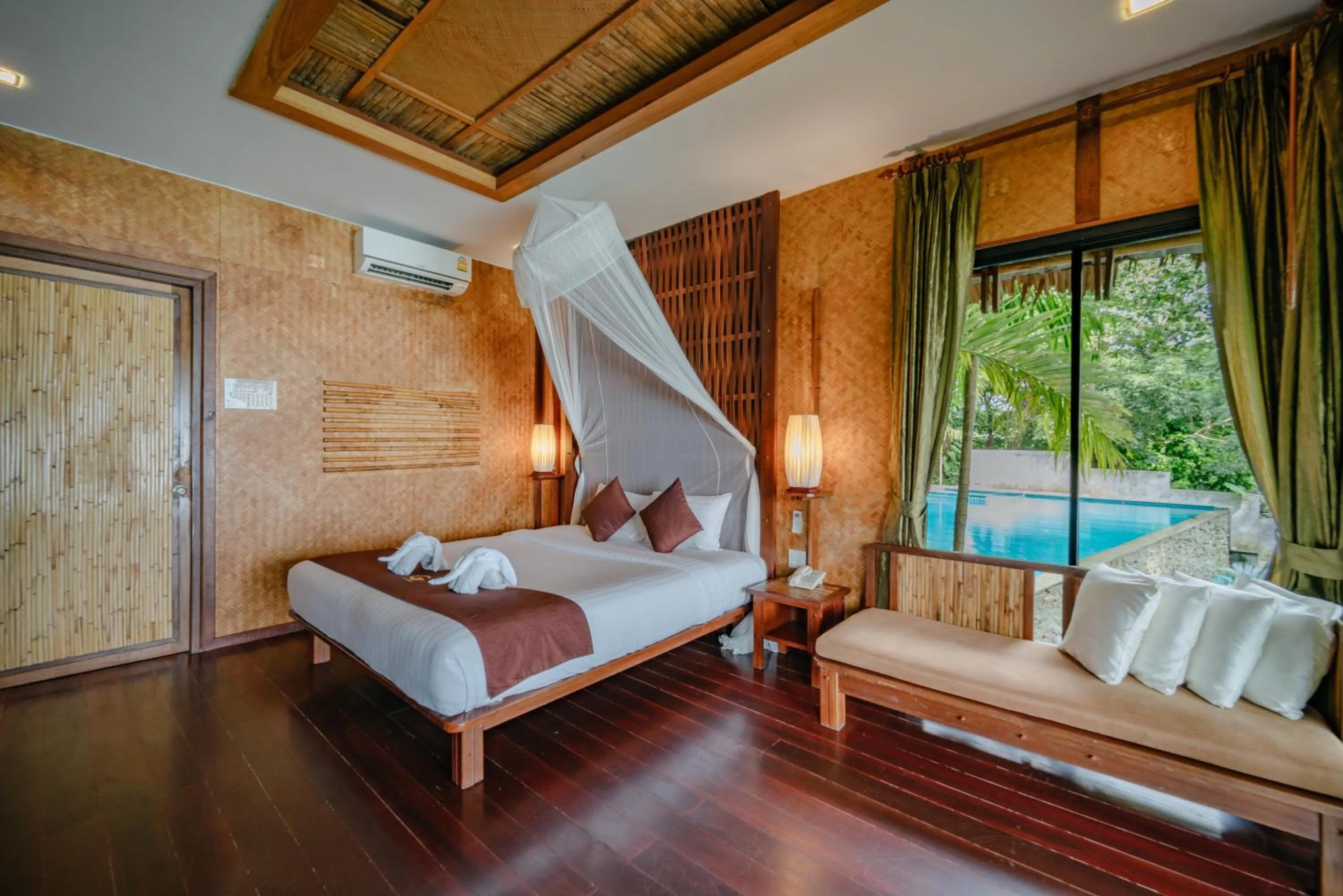 Bed in Railay Great View Resort