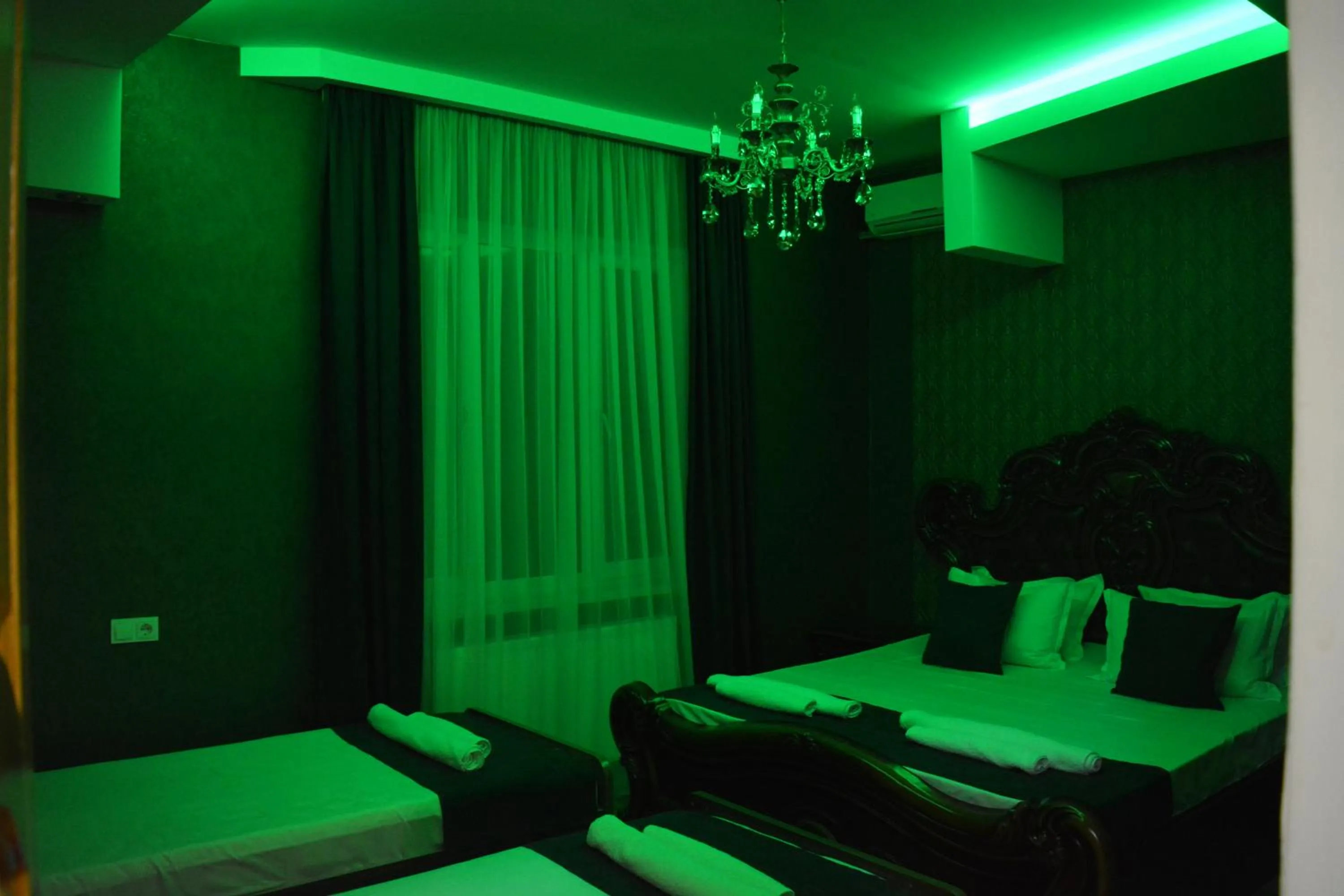 Luxury Quadruple Room in Millennium Rabati