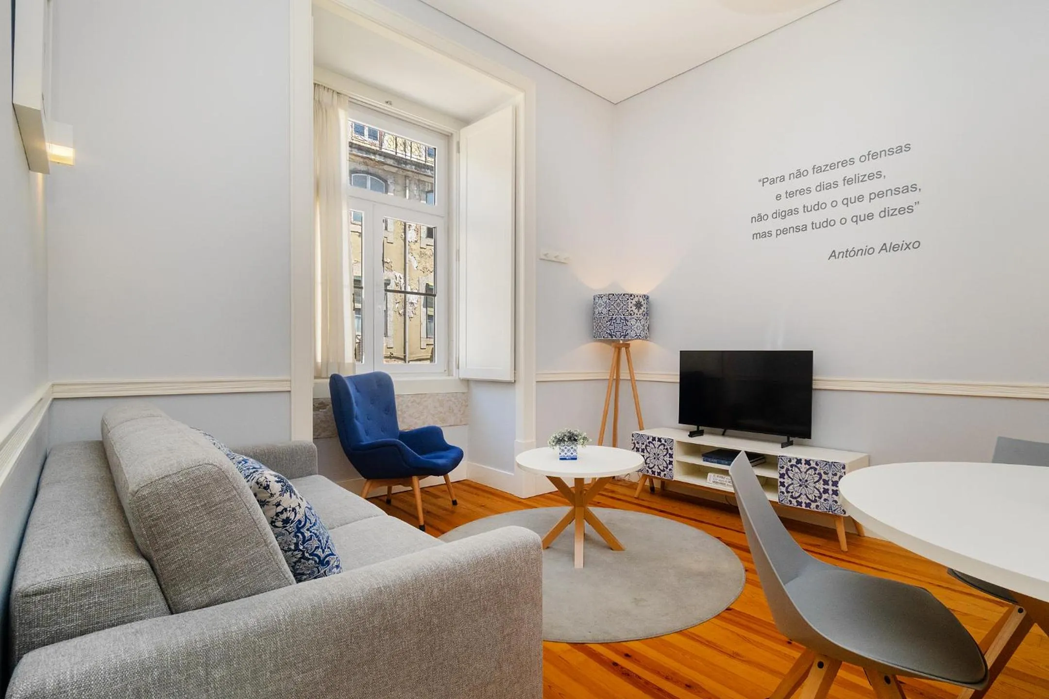 TV and multimedia in Villa Baixa - Lisbon Luxury Apartments
