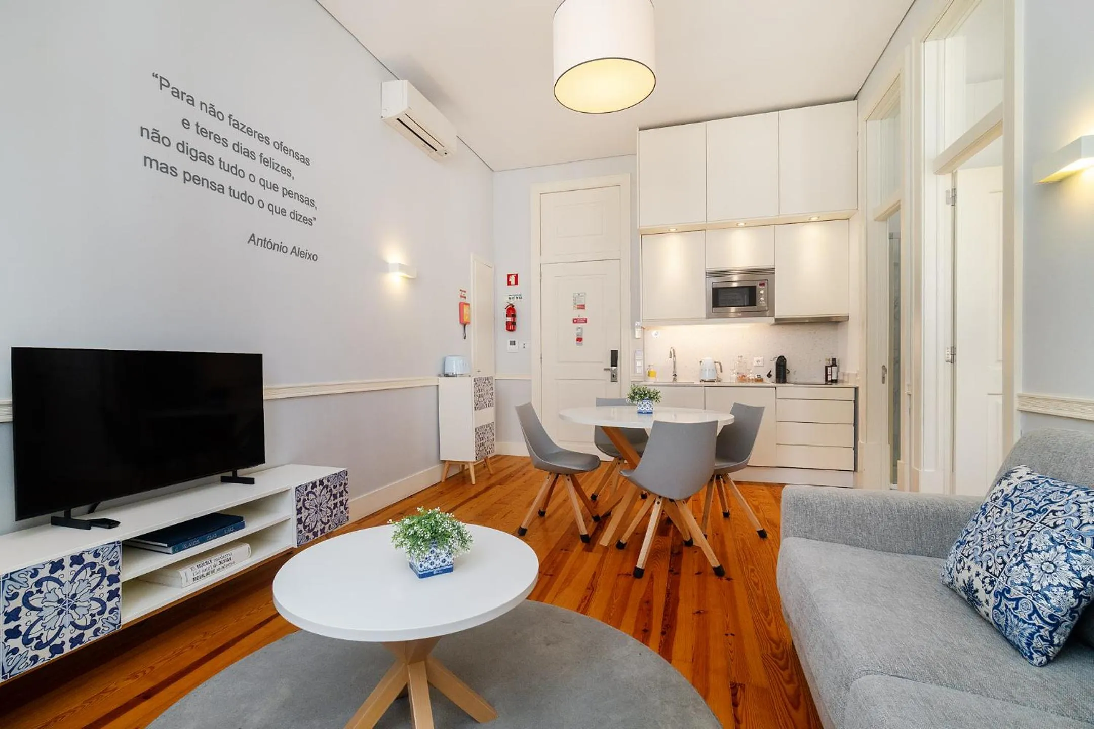 Kitchen or kitchenette in Villa Baixa - Lisbon Luxury Apartments