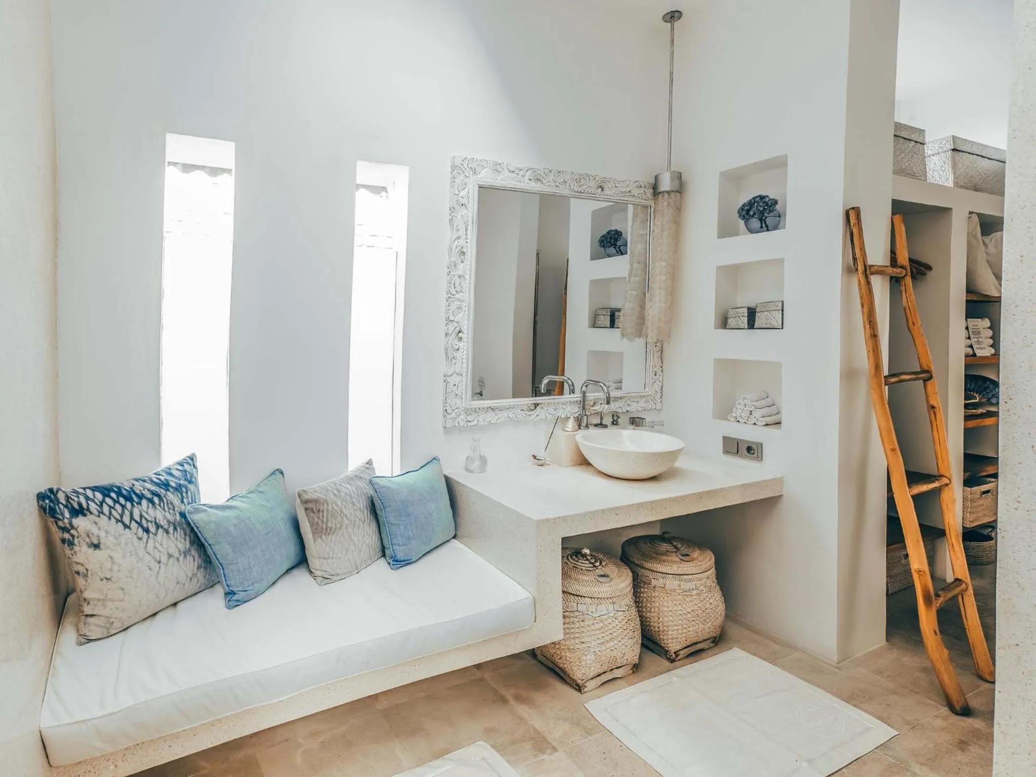 Bathroom, Bed in Cloud Nine Estate