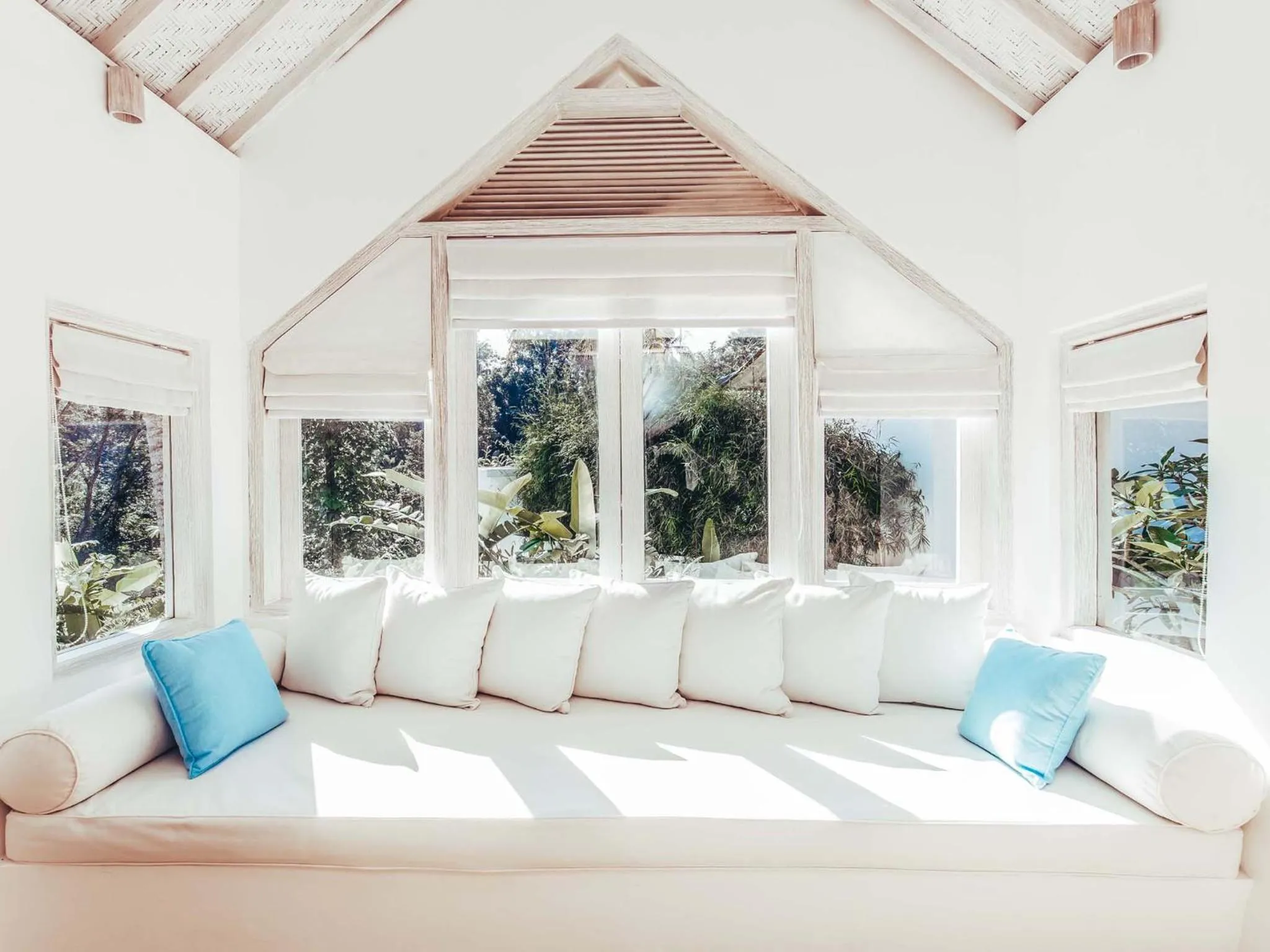 Seating area, Bed in Cloud Nine Estate