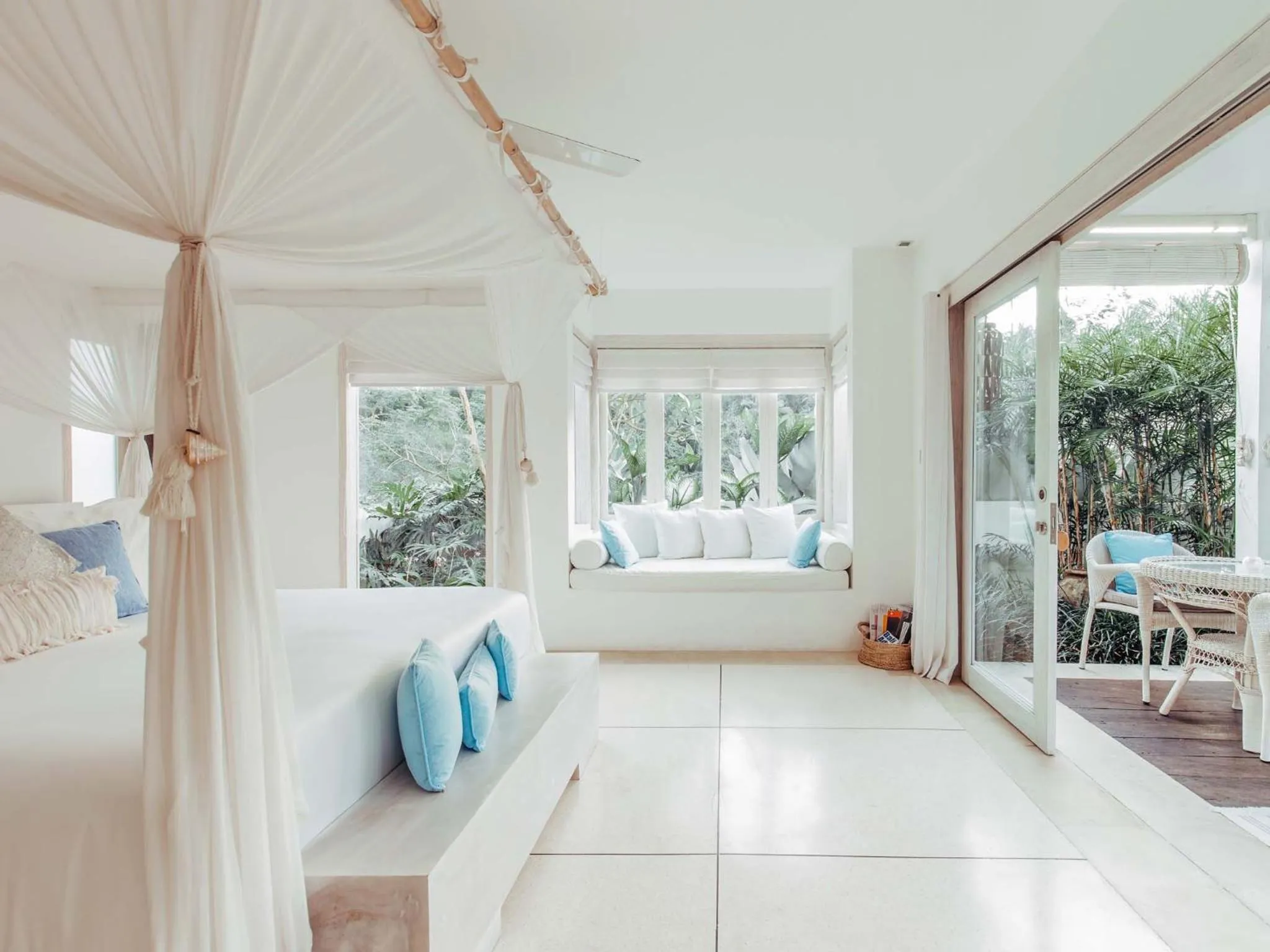Seating area, Bed in Cloud Nine Estate