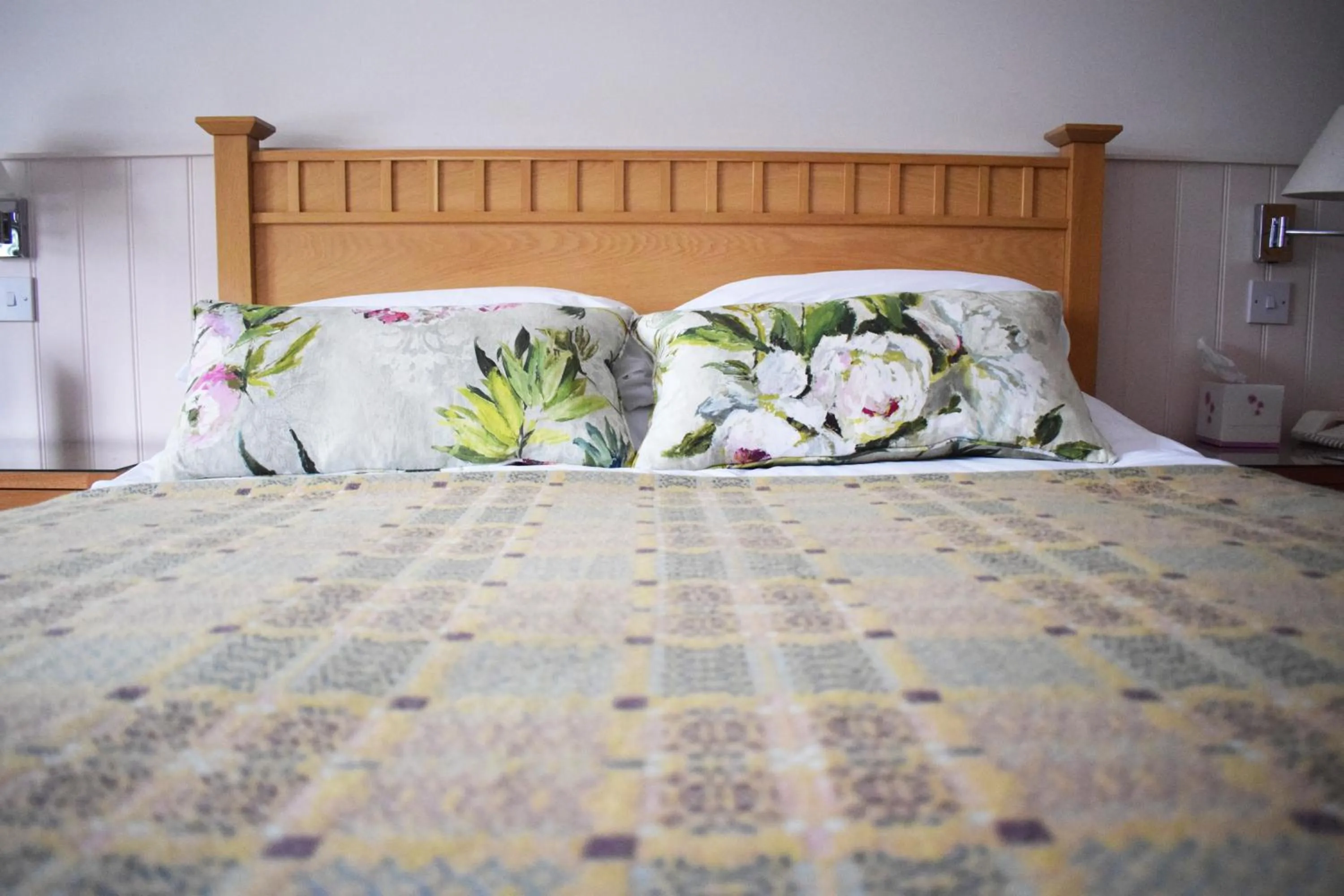 Bedroom, Bed in Knoll House