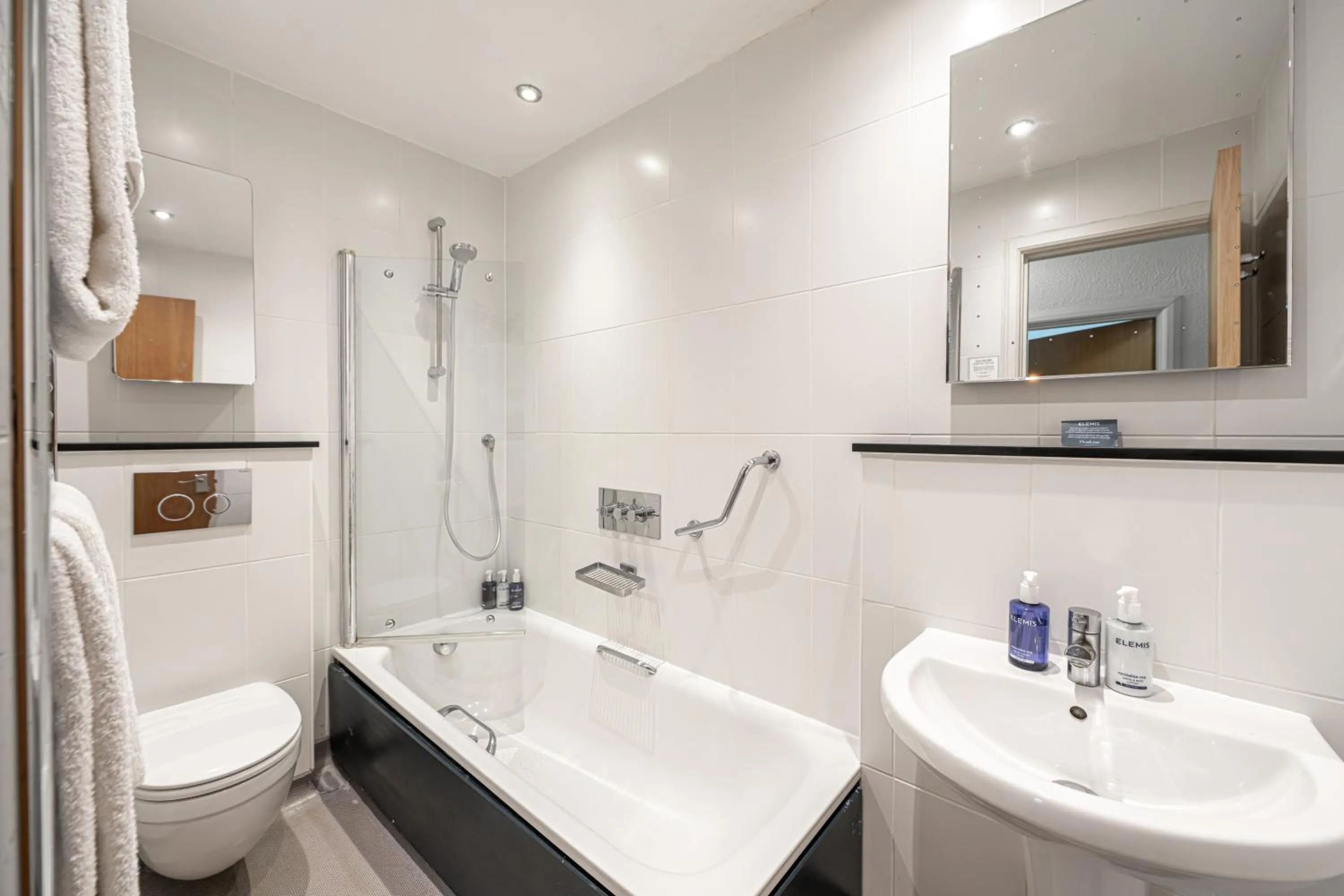 Bathroom in Knoll House