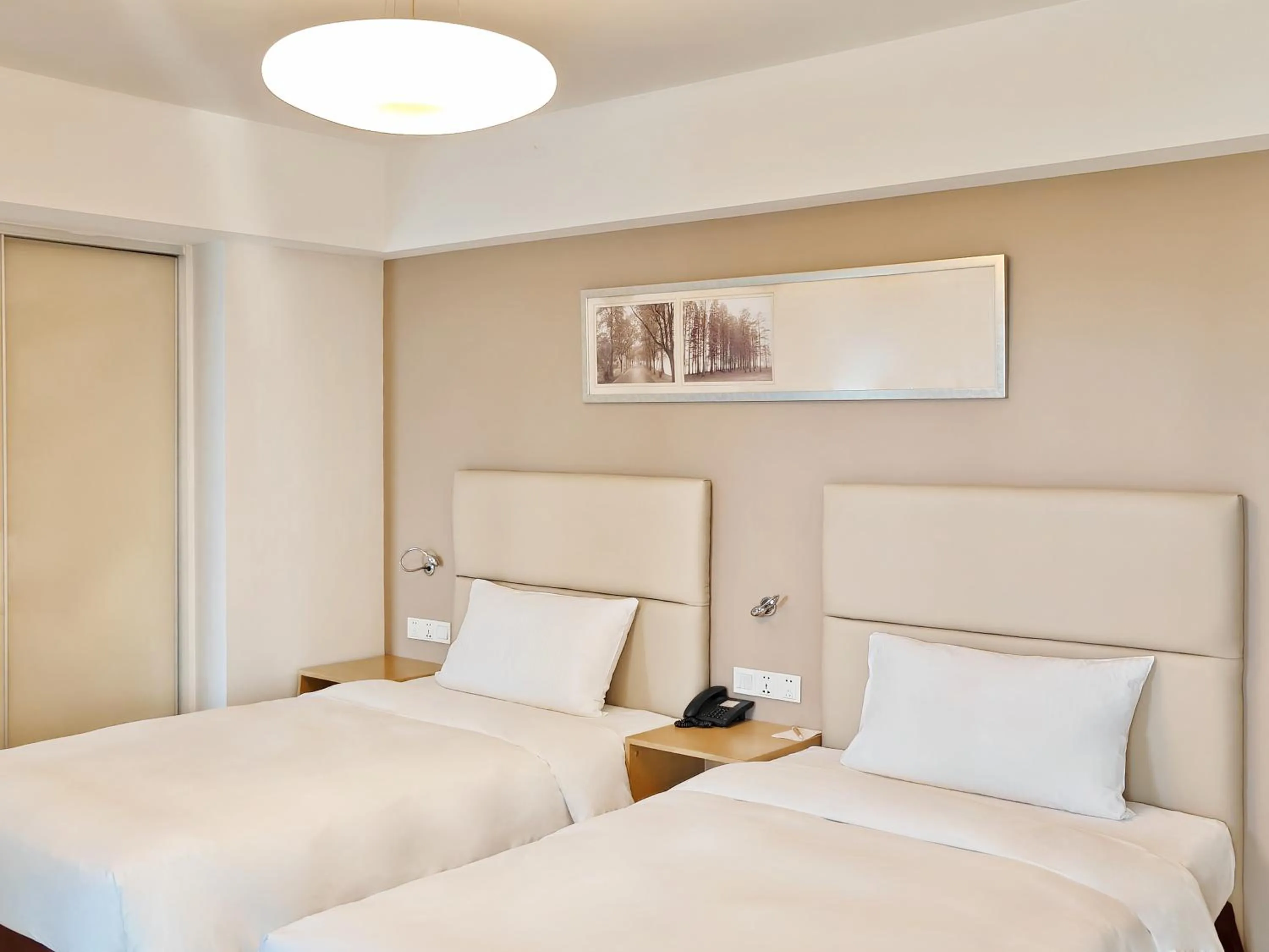 Bed in Citadines Zhuankou Wuhan