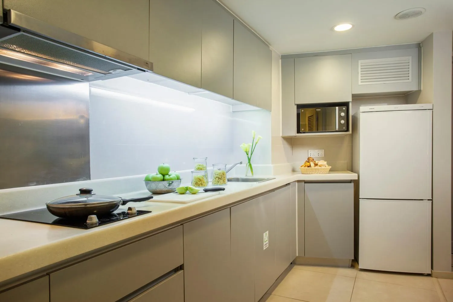 Communal kitchen in Citadines Zhuankou Wuhan