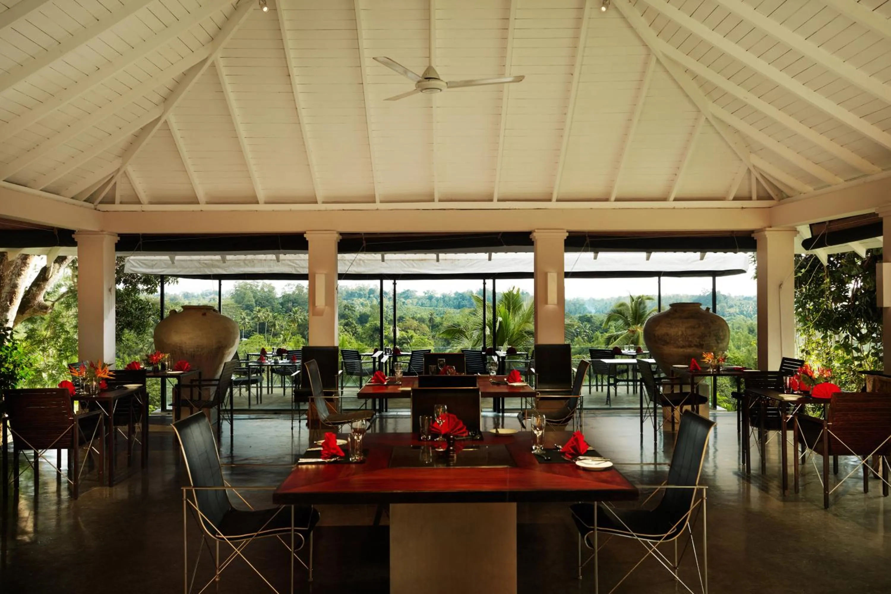 Restaurant/places to eat in Kahanda Kanda