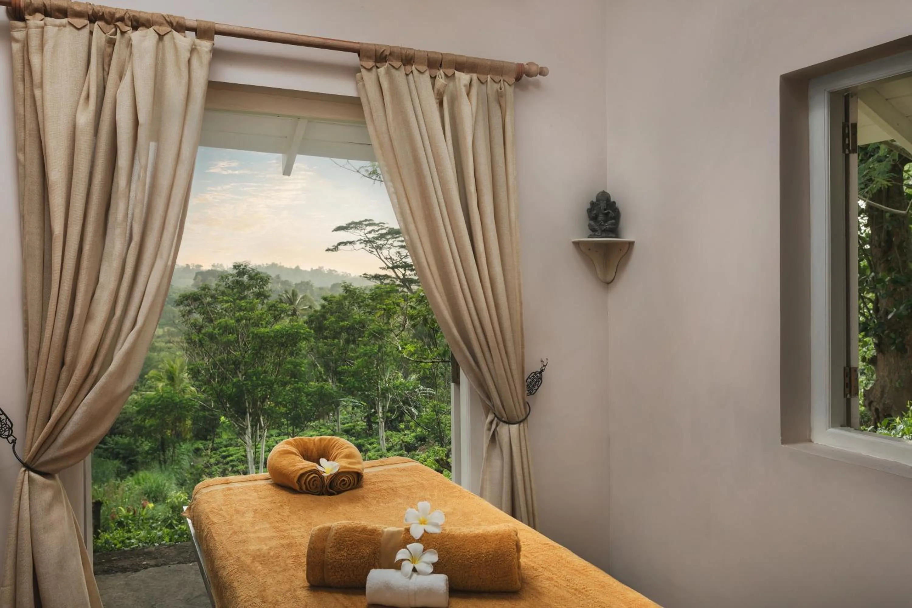 Massage in Kahanda Kanda