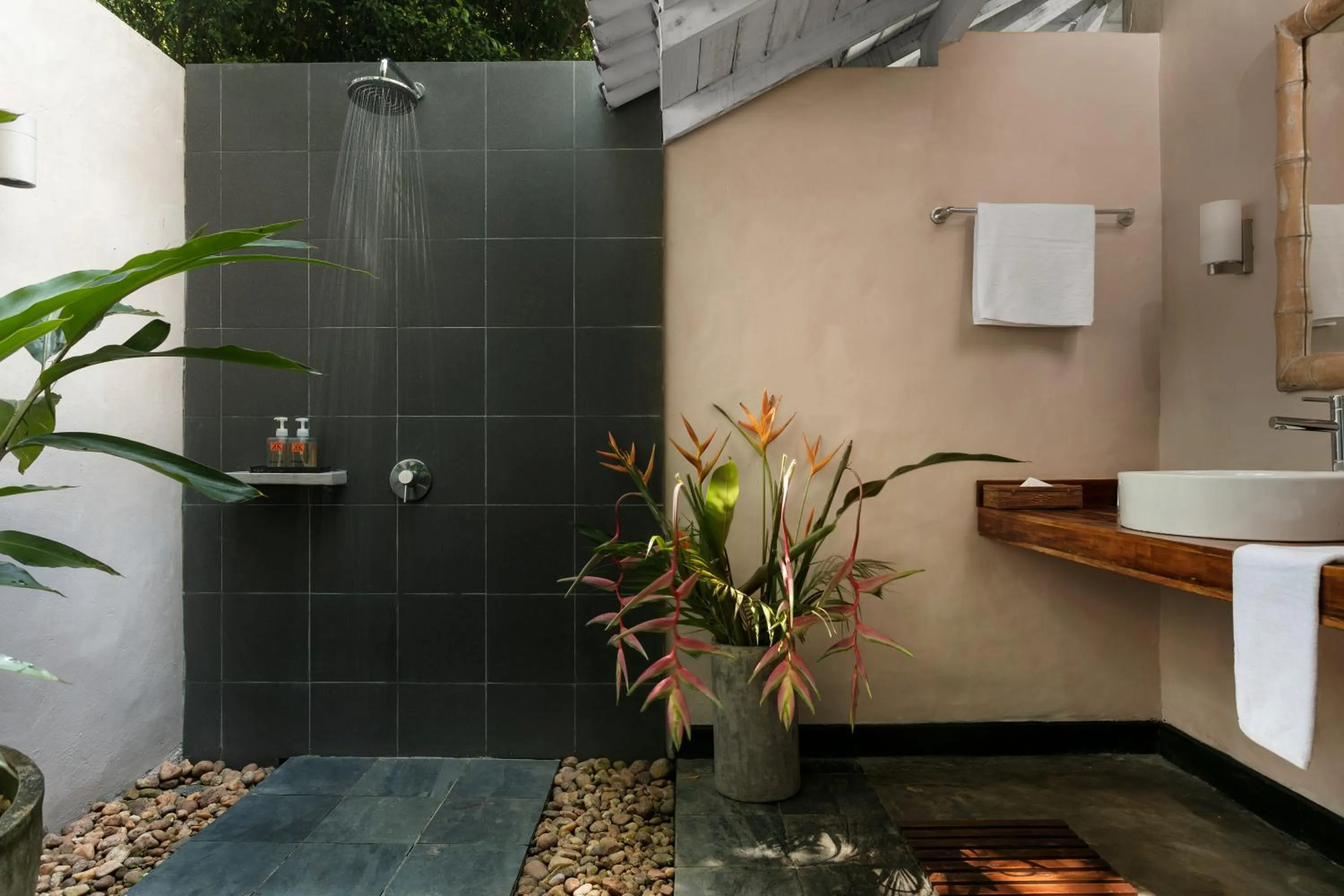 Bathroom in Kahanda Kanda