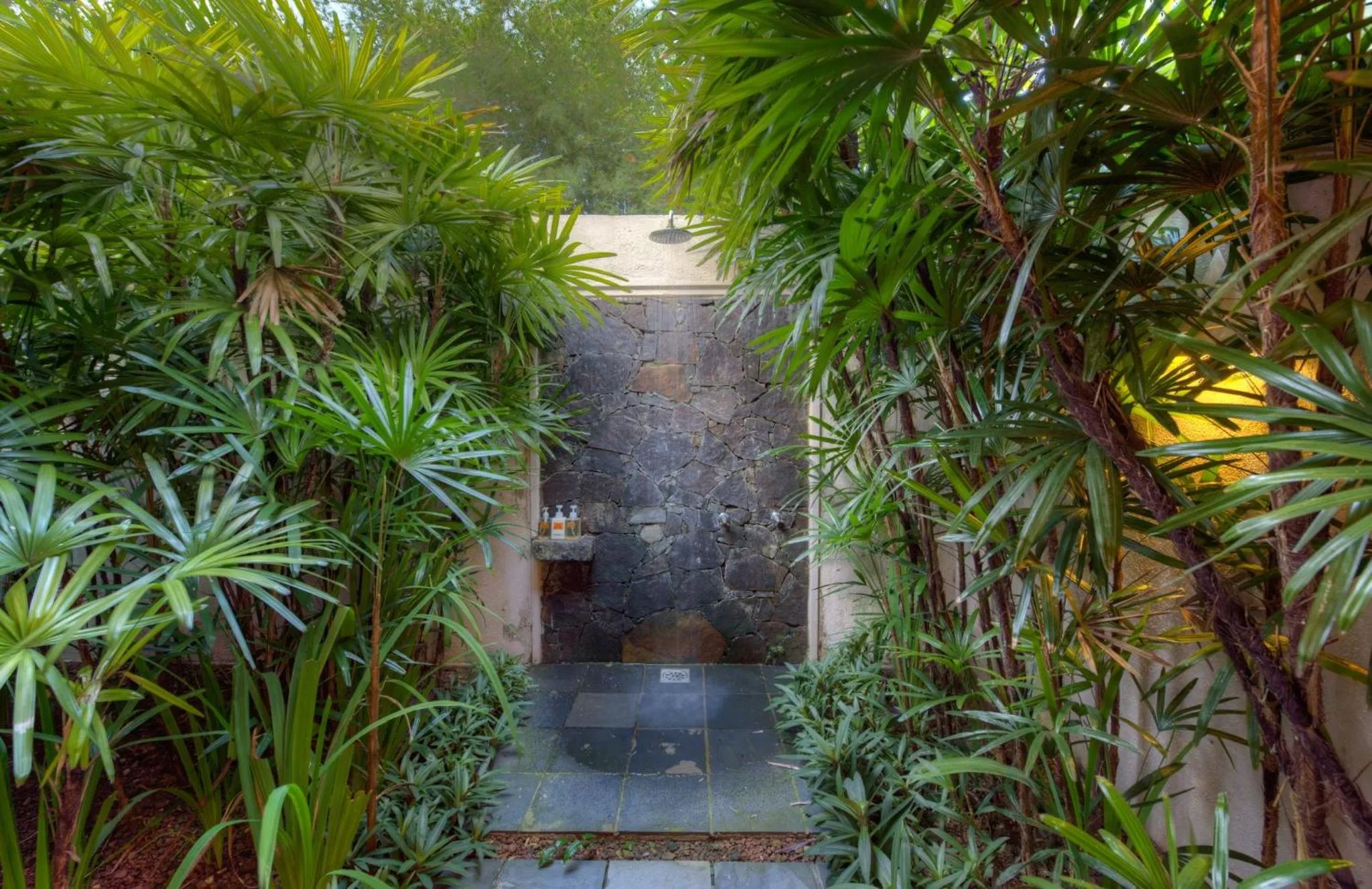 Shower in Kahanda Kanda