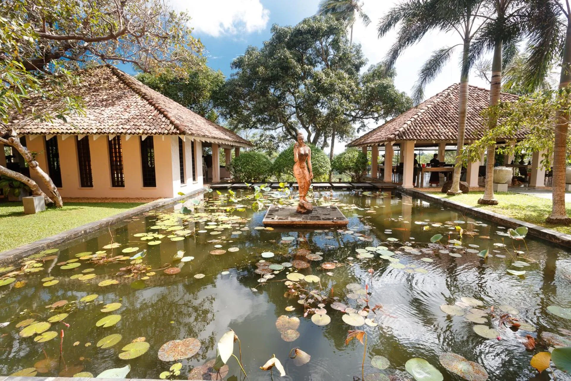 Restaurant/places to eat in Kahanda Kanda