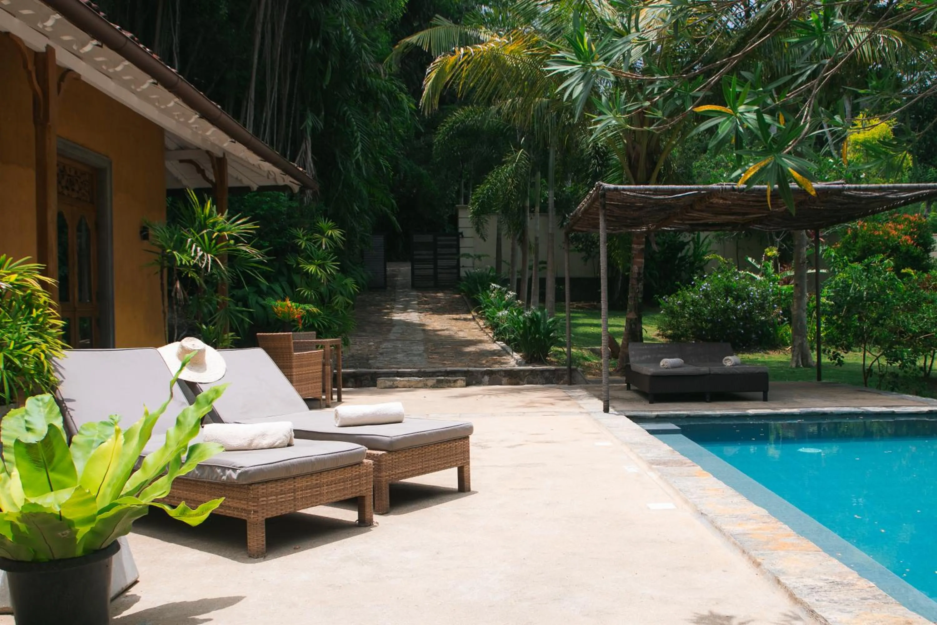 sunbed in Kahanda Kanda