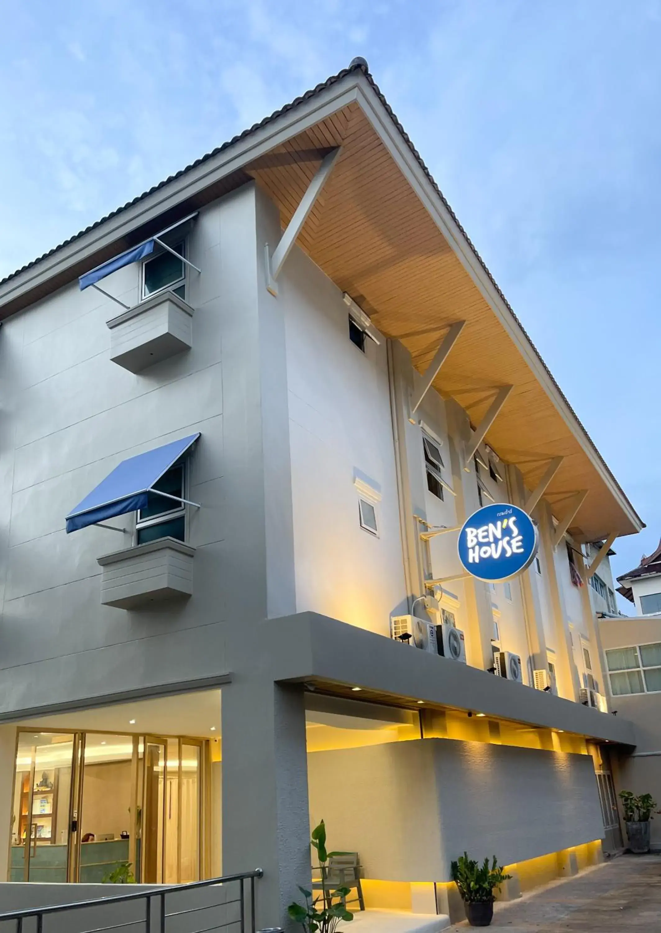 Property building in Ben's House Property building in Ben's House