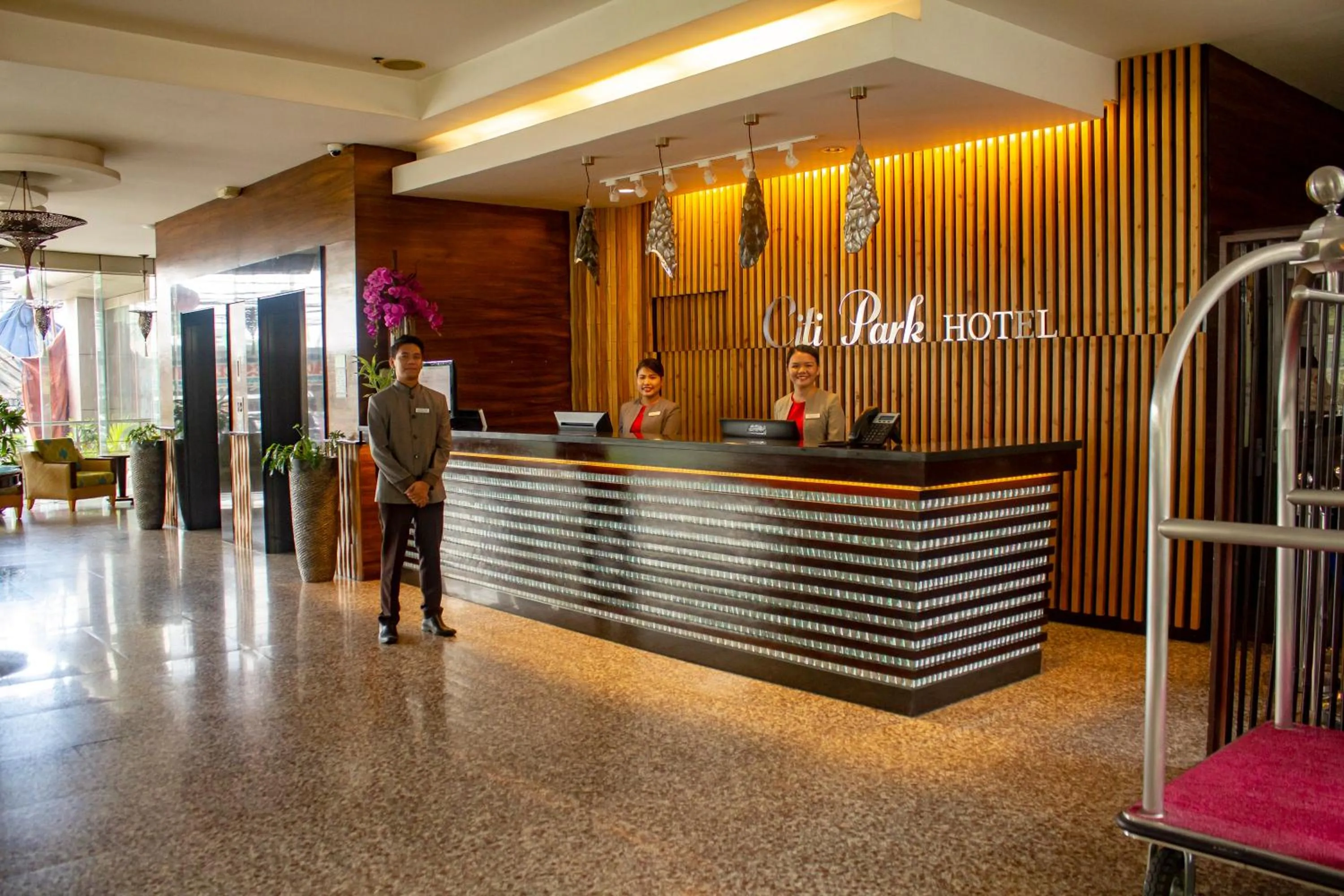 Lobby or reception in Citi Park Hotel Cebu powered by Cocotel