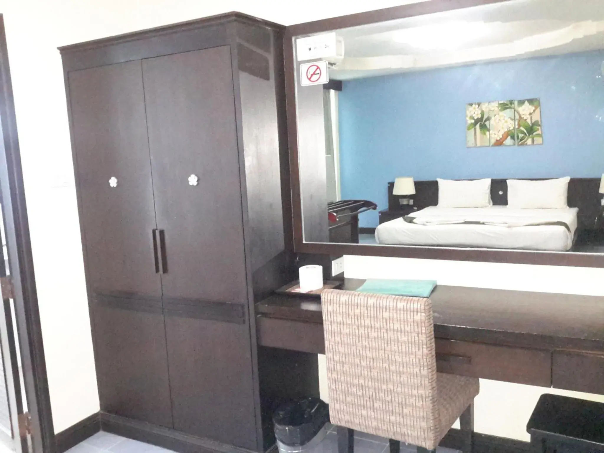 Photo of the whole room, Bed in J Hotel Photo of the whole room, Bed in J Hotel