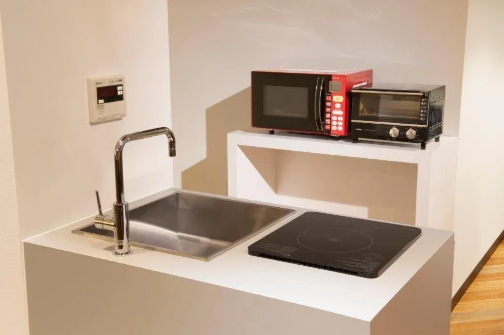 Kitchen or kitchenette in R's Forest Inn