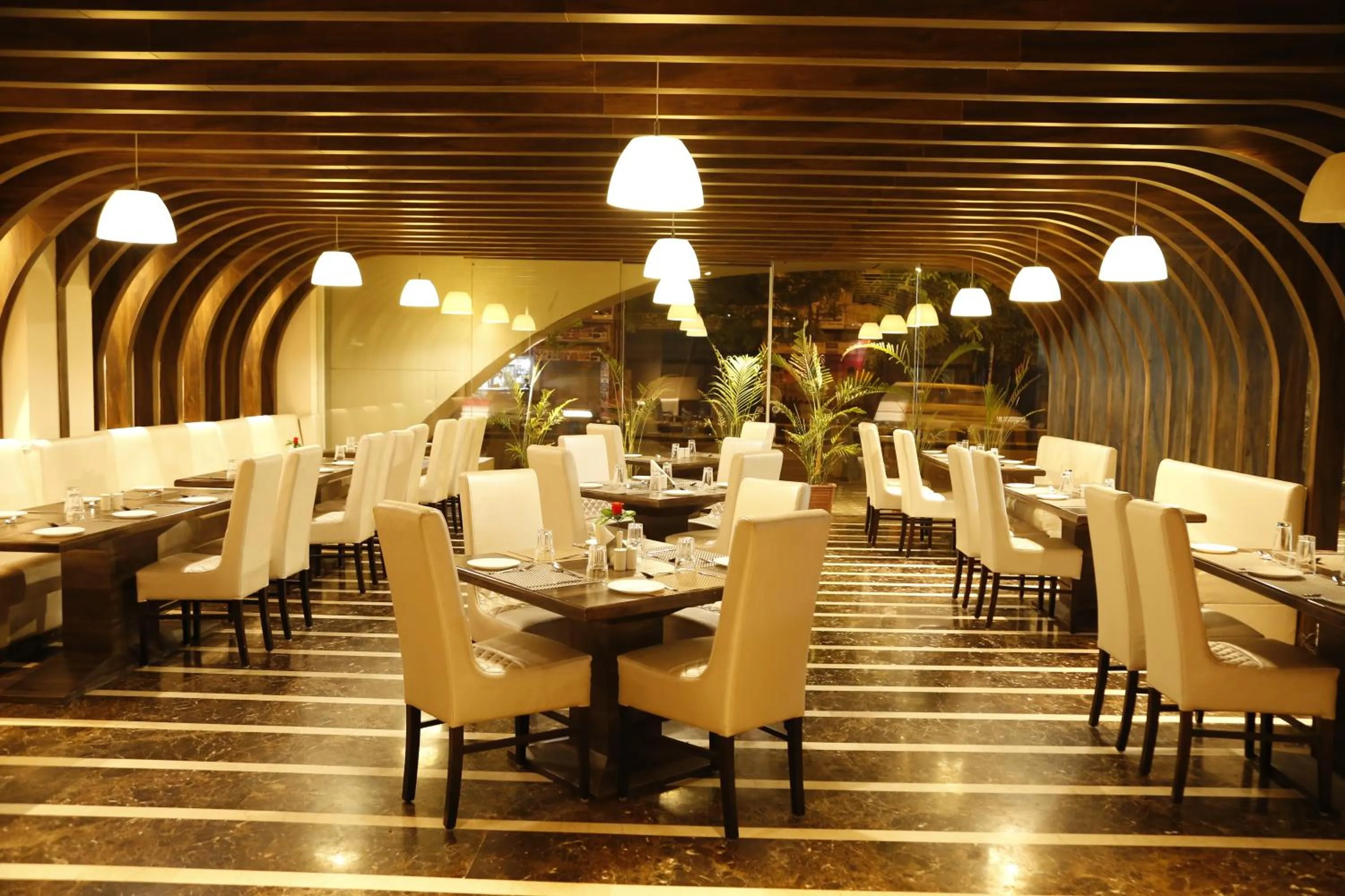 Restaurant/places to eat in Hotel Orange